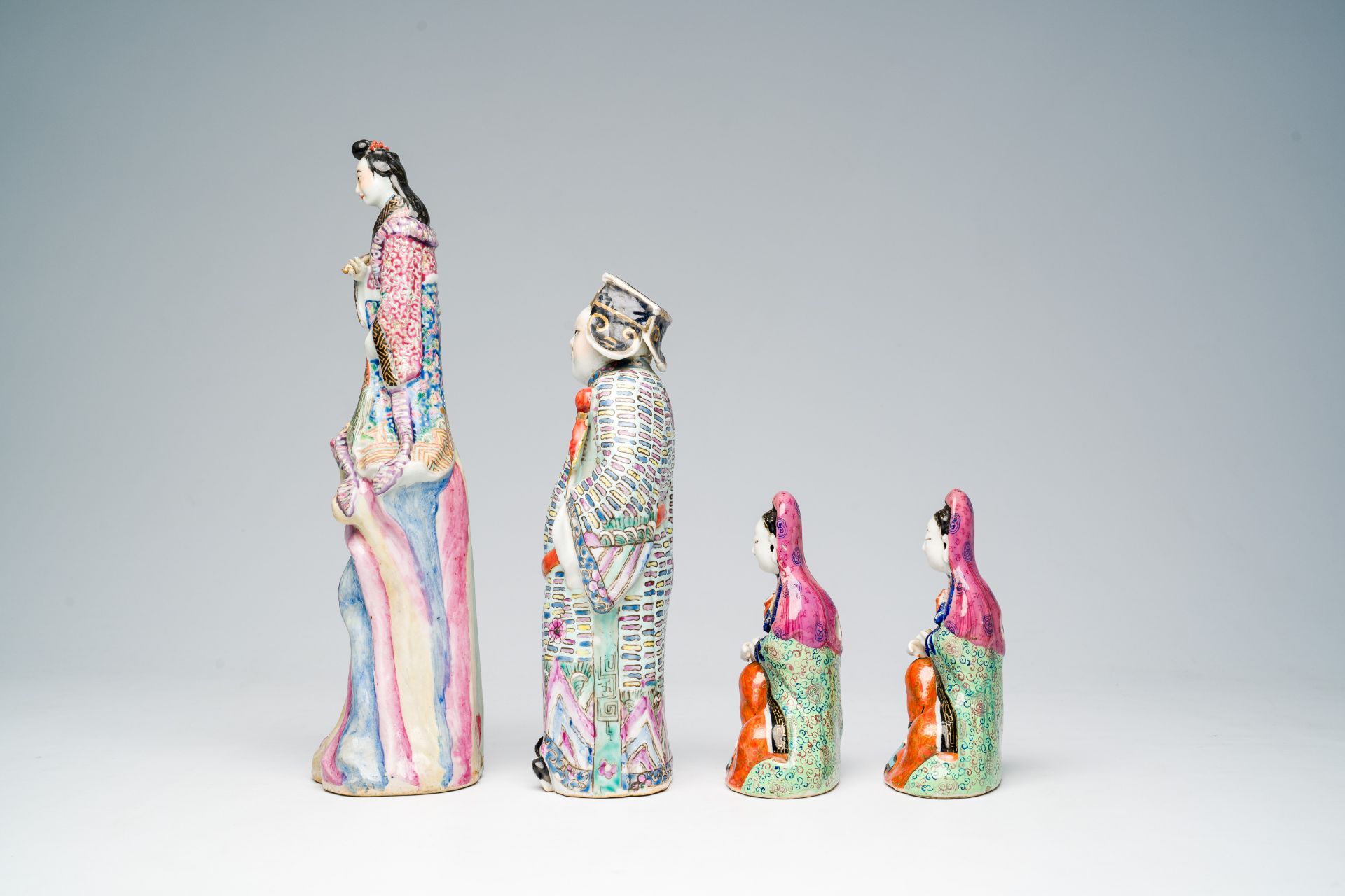 Four Chinese famille rose 'Immortals' figures, 19th/20th C. - Bild 3 aus 7