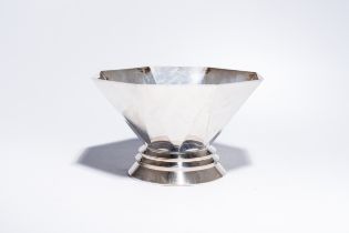 An octagonal Belgian Art Deco bowl, Delheid Freres, 800/000, Brussels, second quarter 20th C.