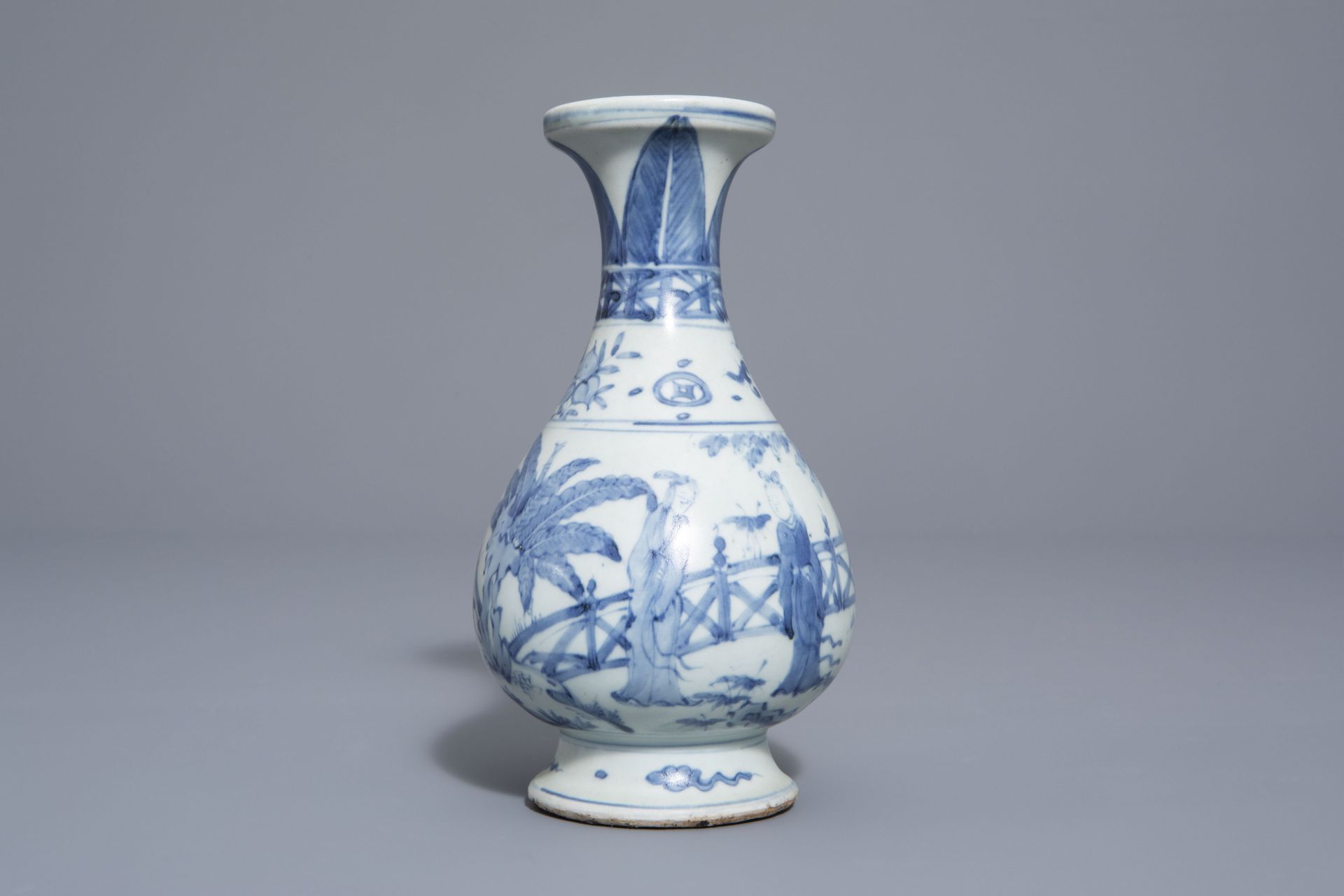 A Chinese blue and white vase with go players, 19th/20th C. - Image 3 of 8