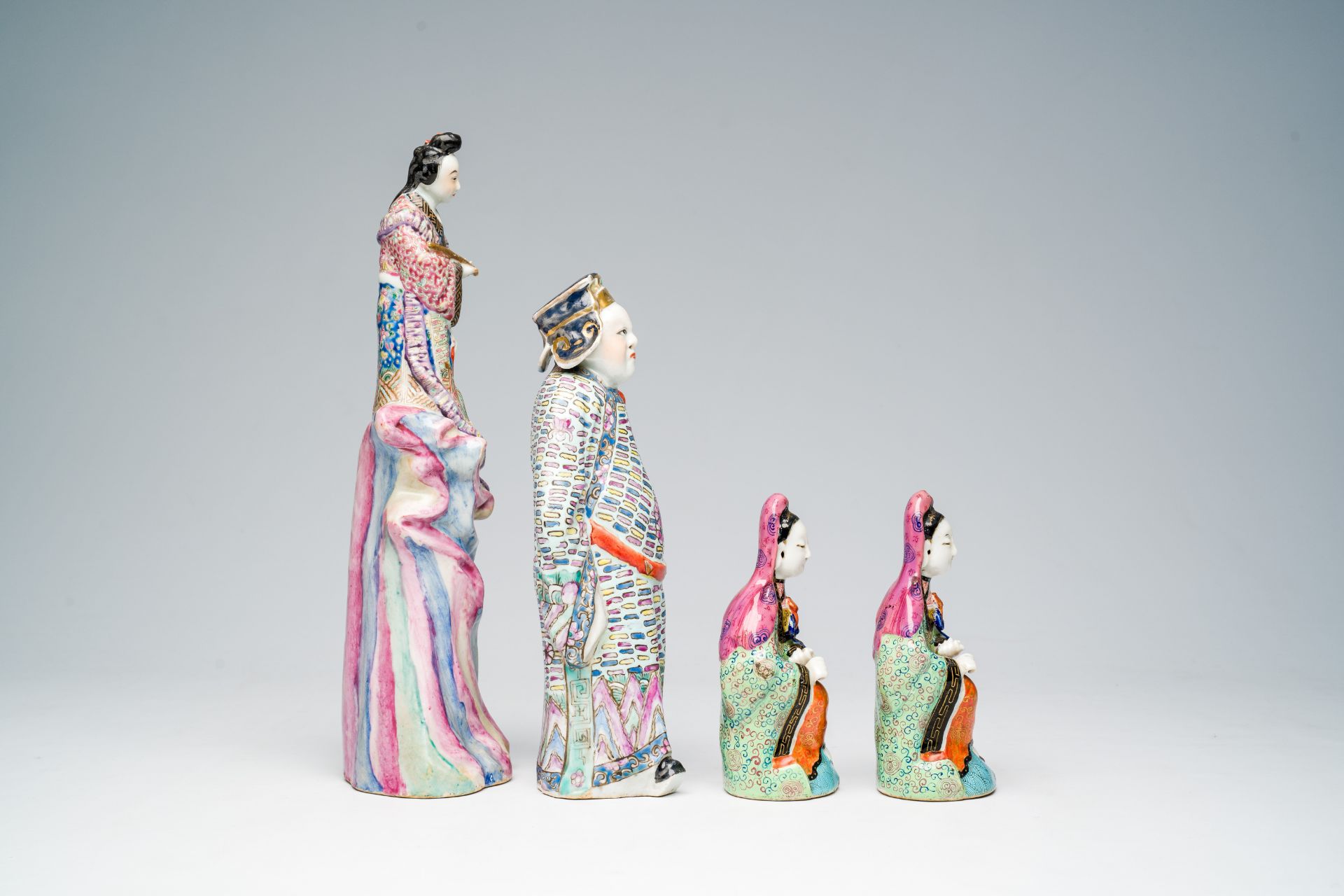 Four Chinese famille rose 'Immortals' figures, 19th/20th C. - Bild 5 aus 7