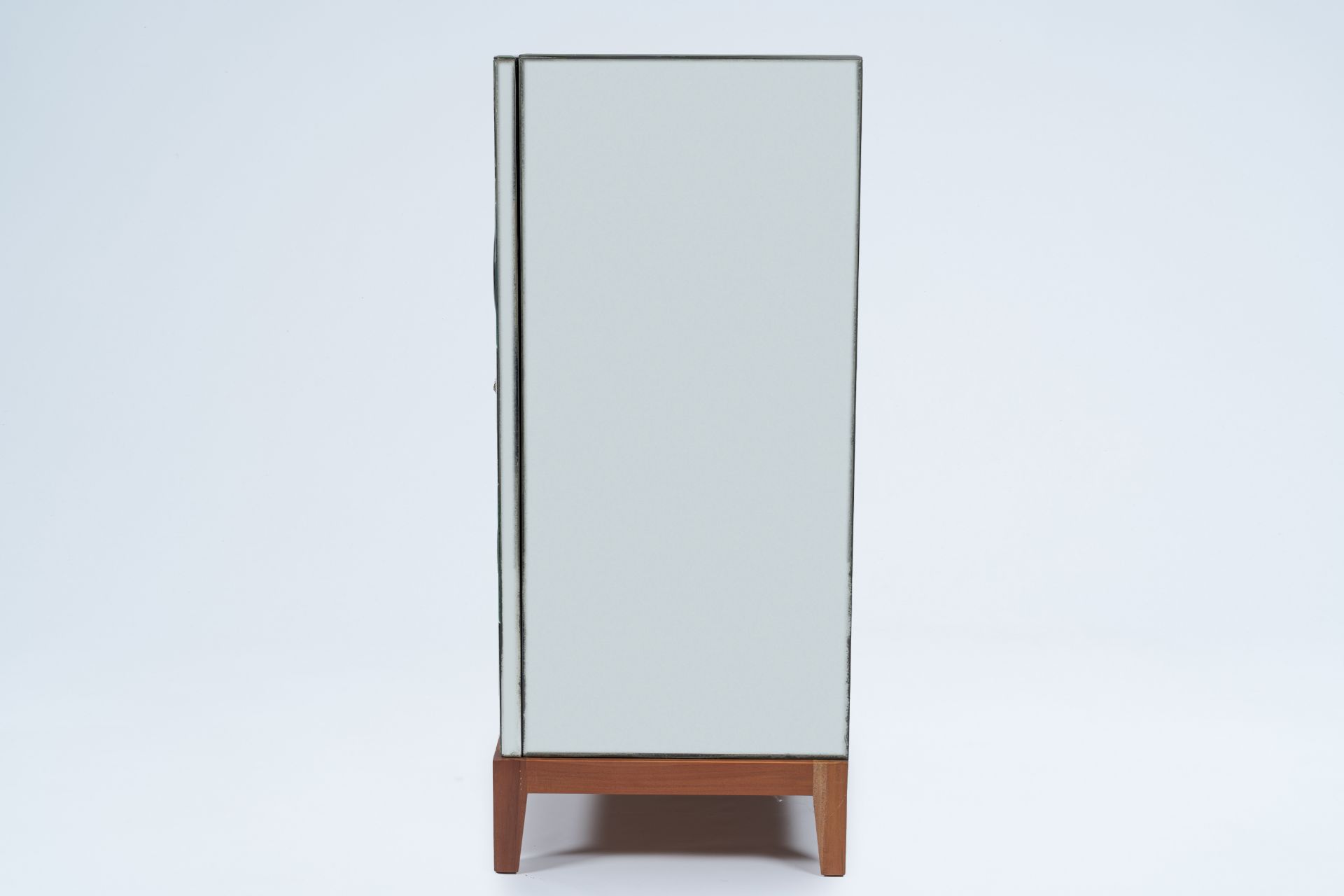Olivier De Schrijver (1958): A 'Special Olivier' two-door cabinet with antique glass and lined with - Image 3 of 7