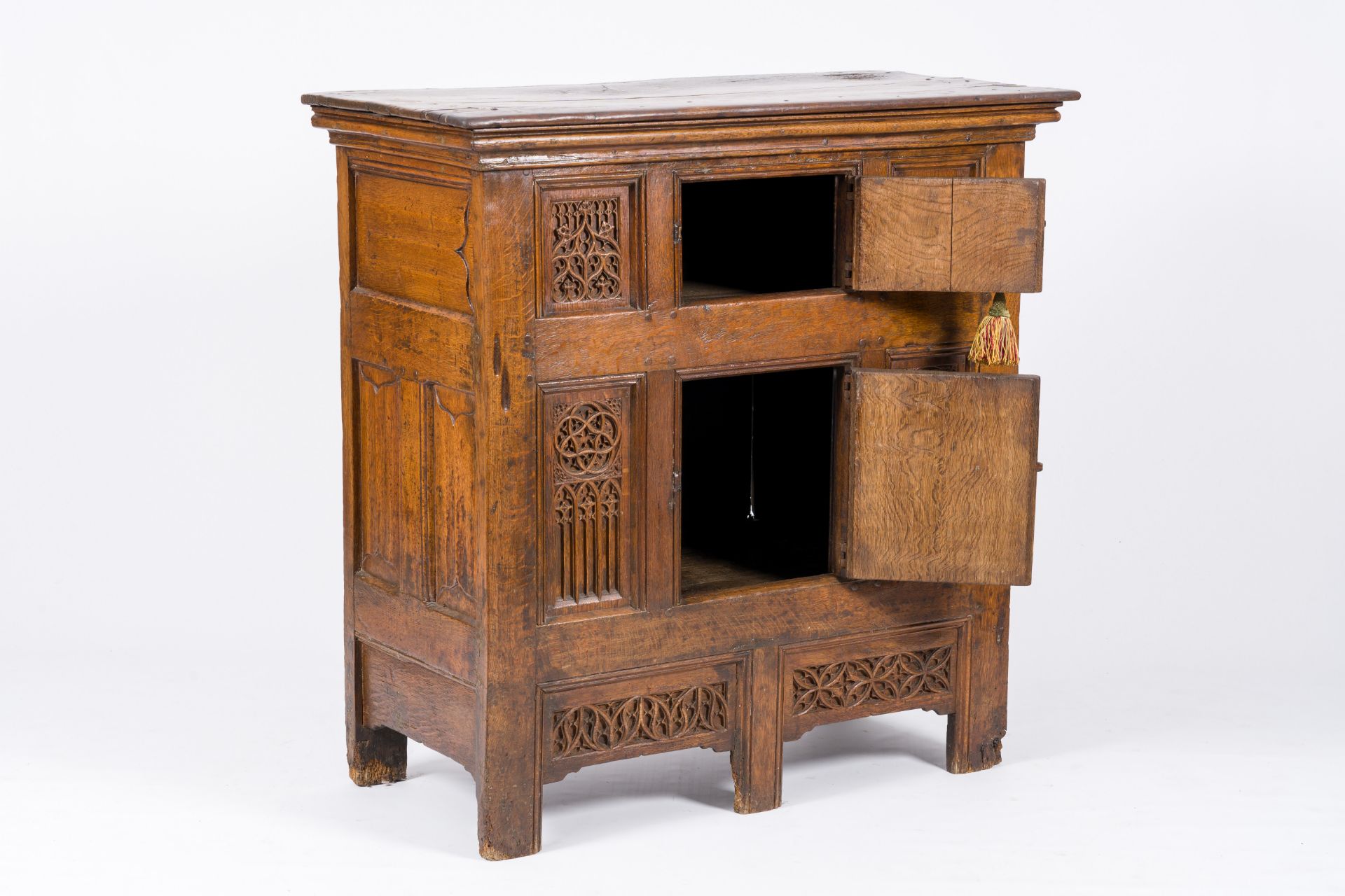 An exceptional Gothic wood two-door cupboard with linenfold and tracery panels, early 16th C. - Image 2 of 6
