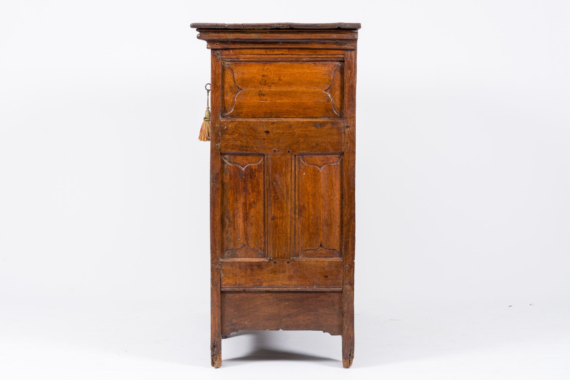 An exceptional Gothic wood two-door cupboard with linenfold and tracery panels, early 16th C. - Image 6 of 6