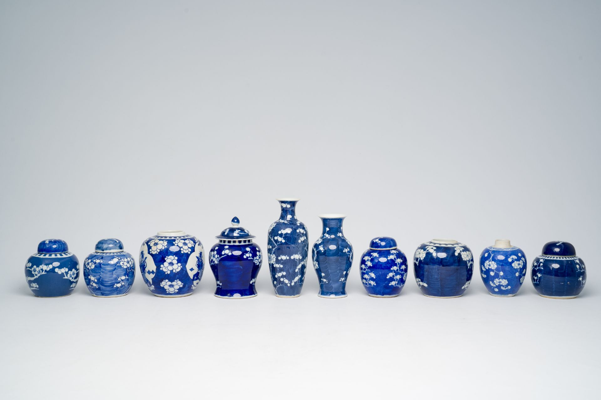 A varied collection of Chinese blue and white prunus on cracked ice ground porcelain, 19th/20th C. - Bild 11 aus 15