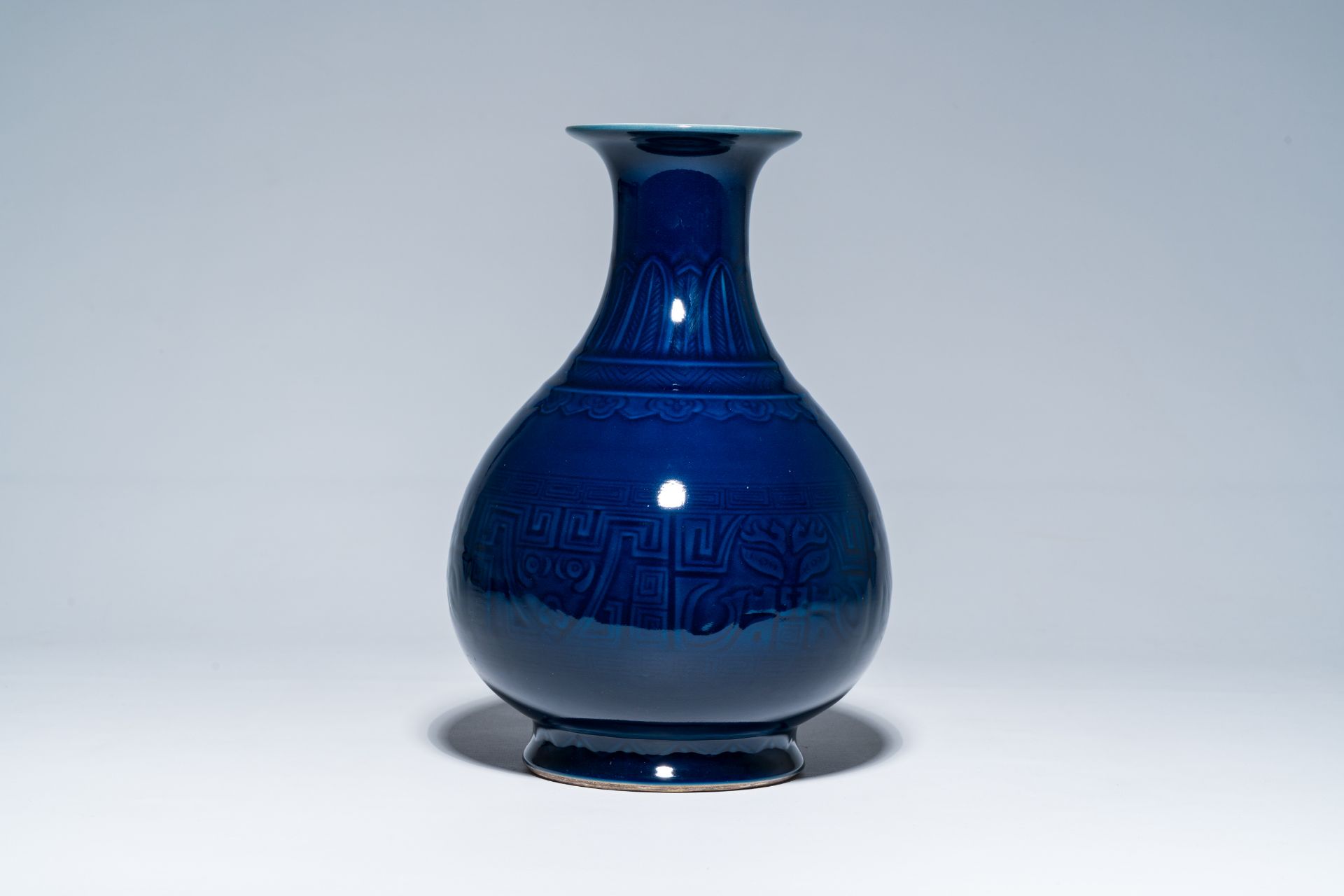 A Chinese monochrome blue vase with underglaze design, 19th/20th C. - Image 2 of 6