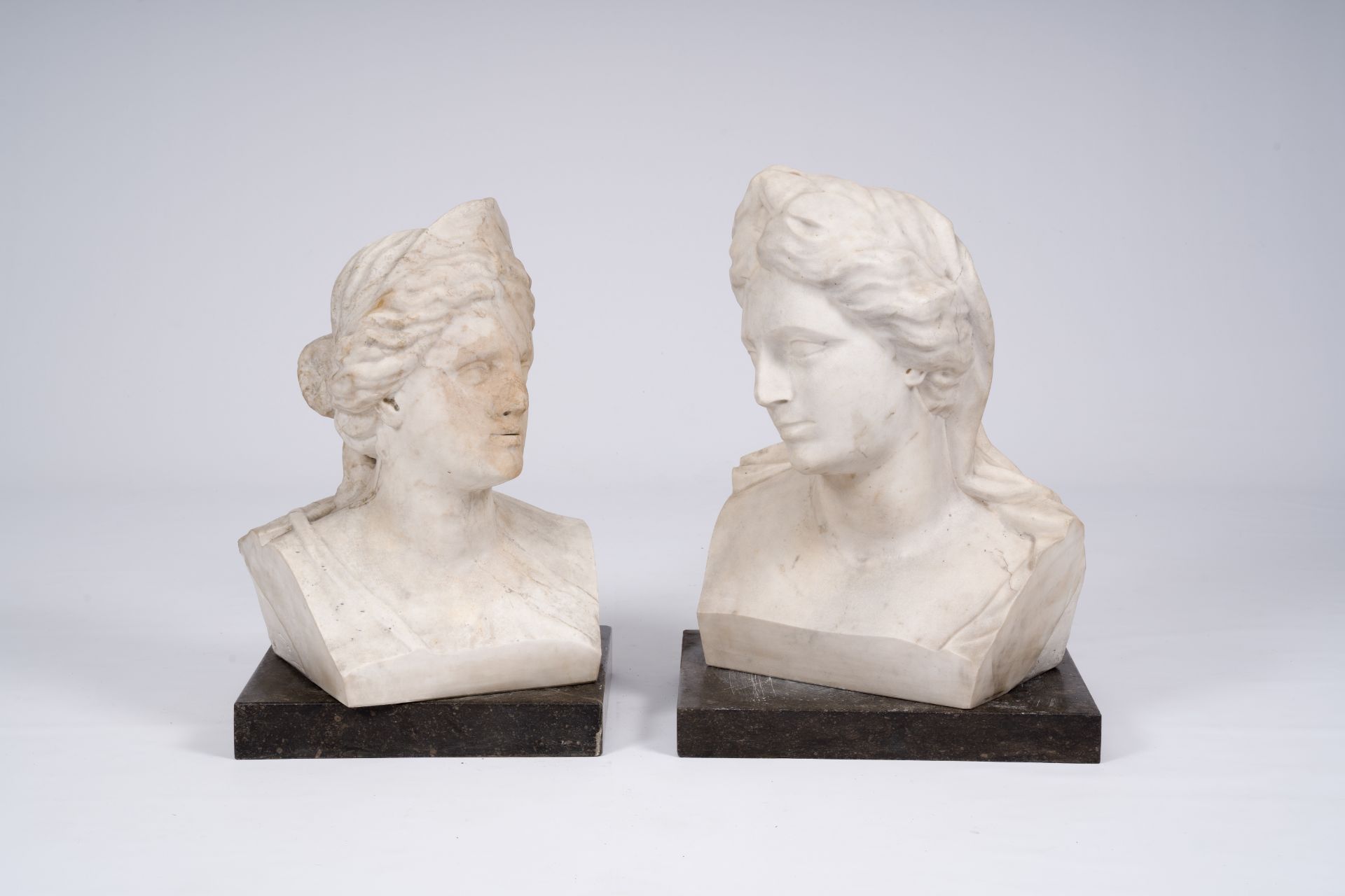 After the antique: Two female busts, marble, first half 20th C. - Image 5 of 5