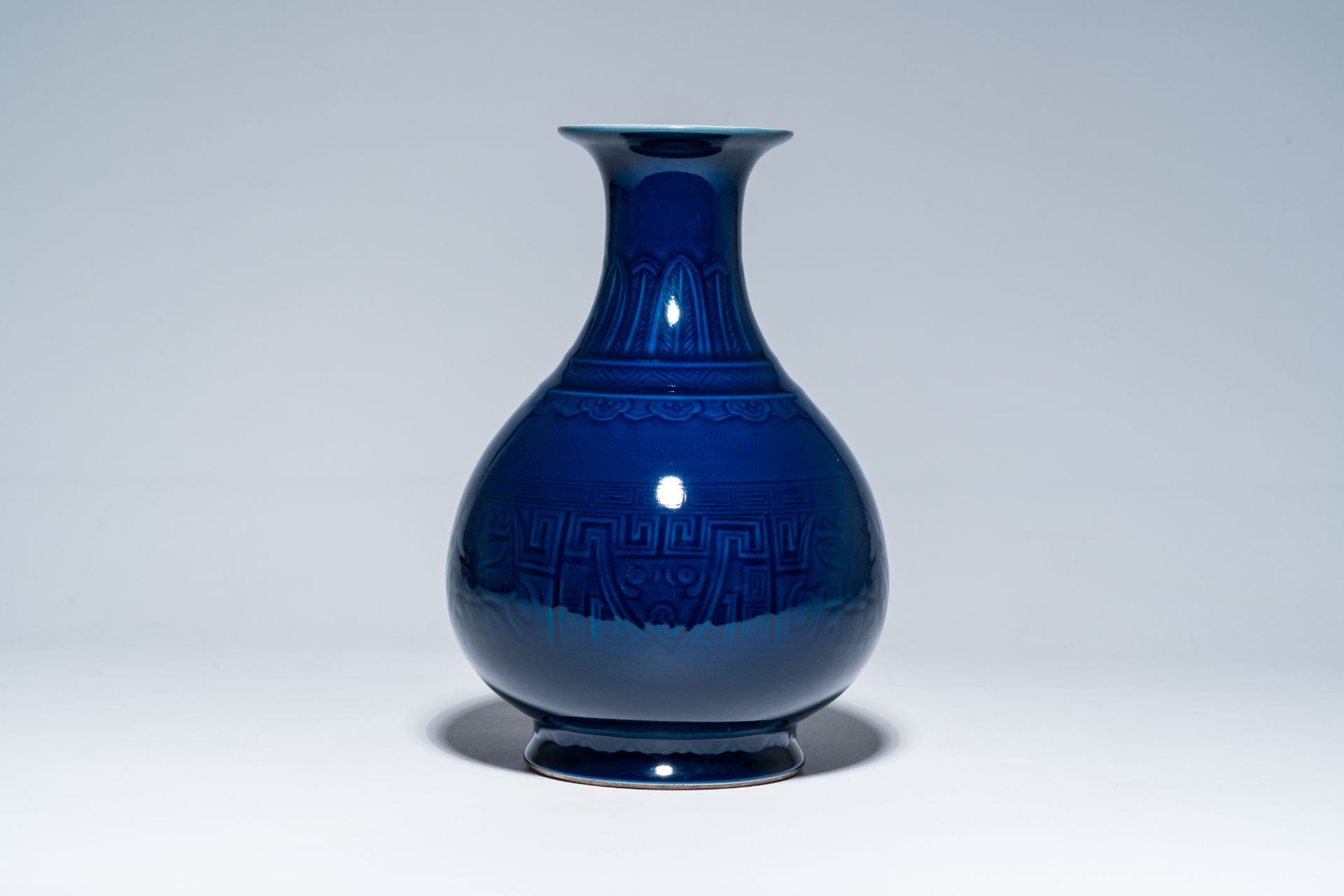 A Chinese monochrome blue vase with underglaze design, 19th/20th C. - Image 3 of 6