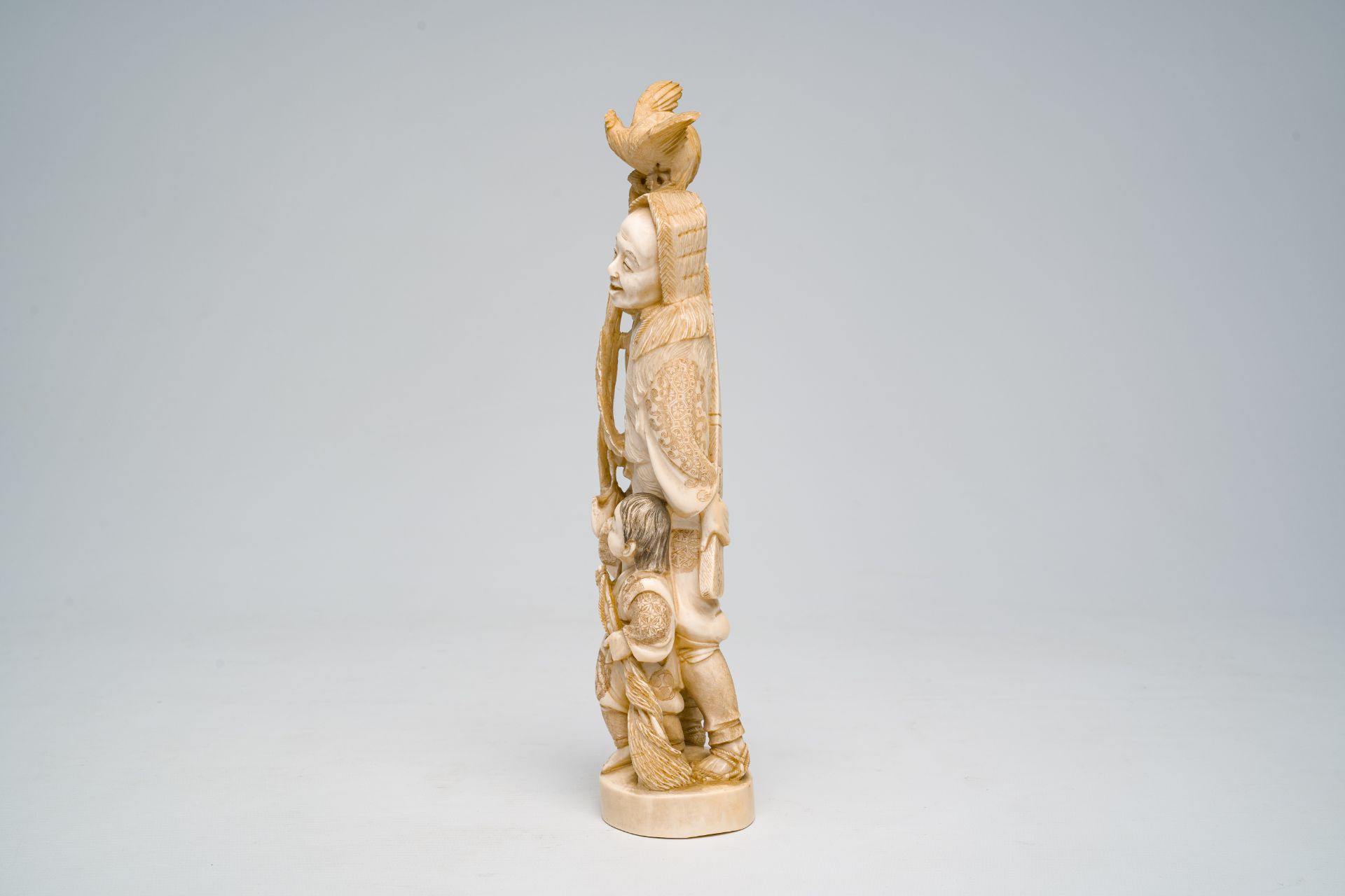 A Japanese ivory okimono of a laughing man with a child and a rooster, signed, Meiji, ca. 1900 - Image 3 of 7