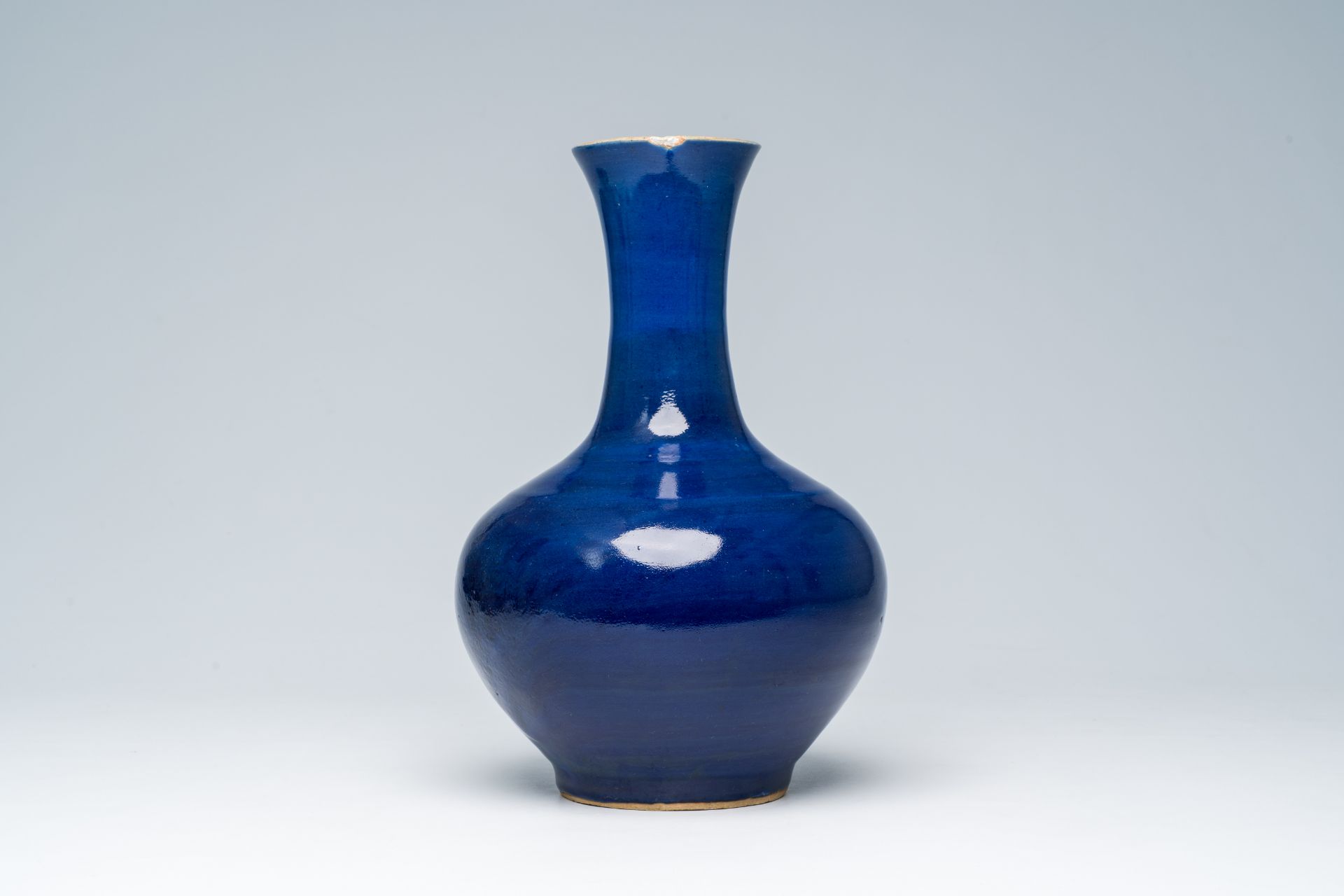 A Chinese monochrome blue glazed bottle vase, 19th C. - Image 3 of 6