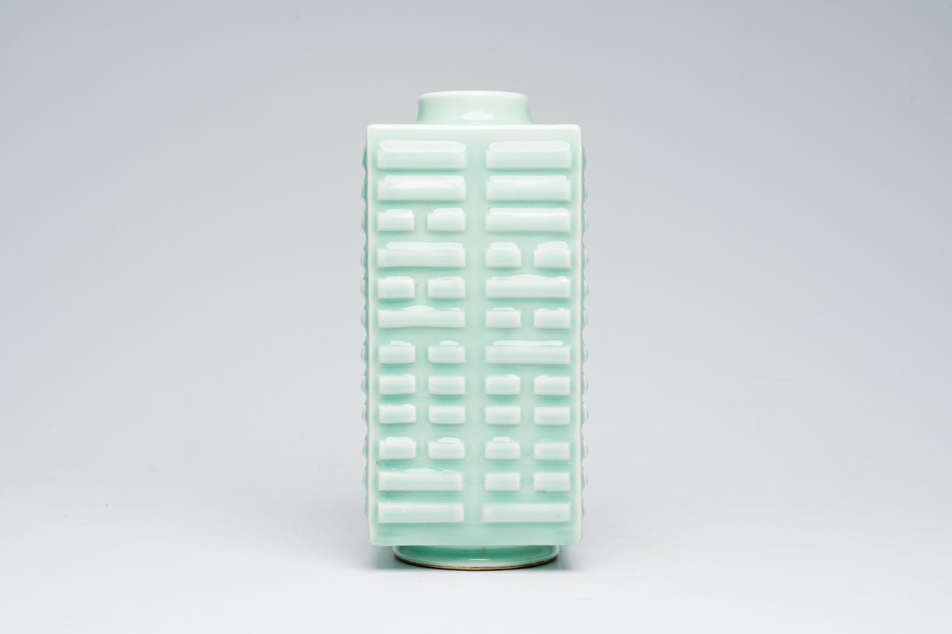 A Chinese monochrome celadon 'cong' vase with trigrams, Tongzhi mark, 20th C. - Image 5 of 7