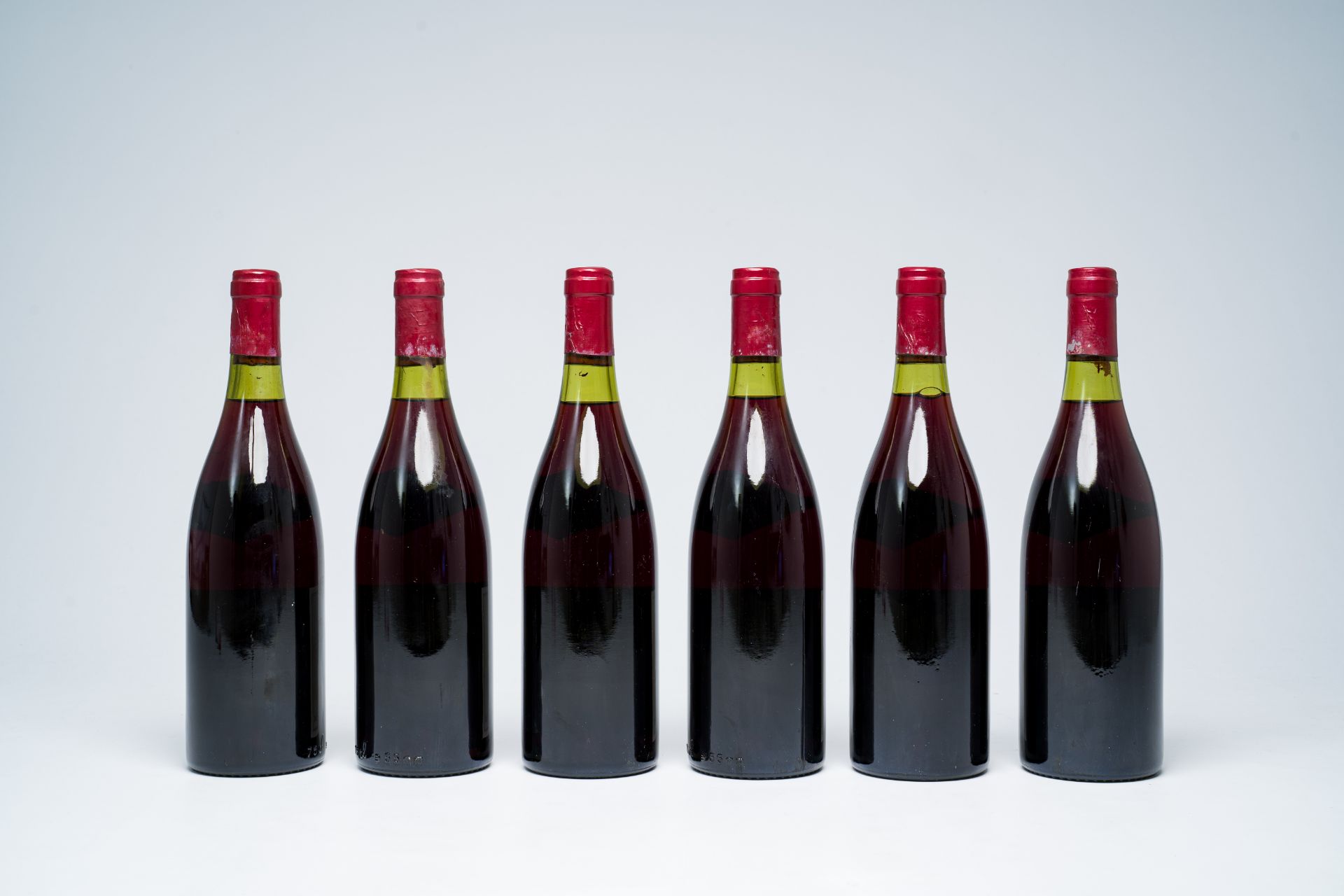 Sixteen bottles of Pommard Clos des Epeneaux, Comte Armand, 1976 and 1982 - Image 5 of 6