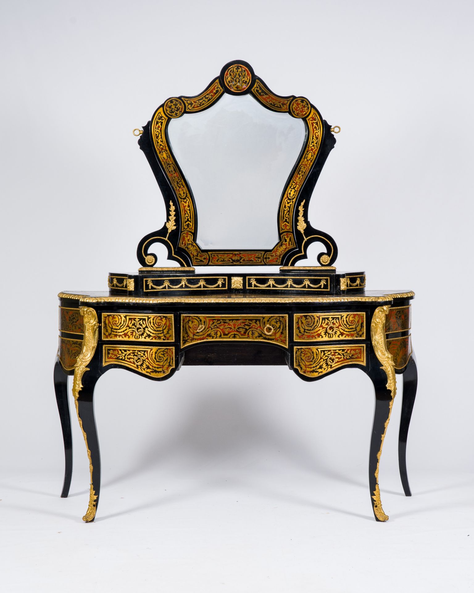 A French gilt mounted faux tortoiseshell and brass marquetry Boulle dressing table, 20th C. - Image 2 of 9