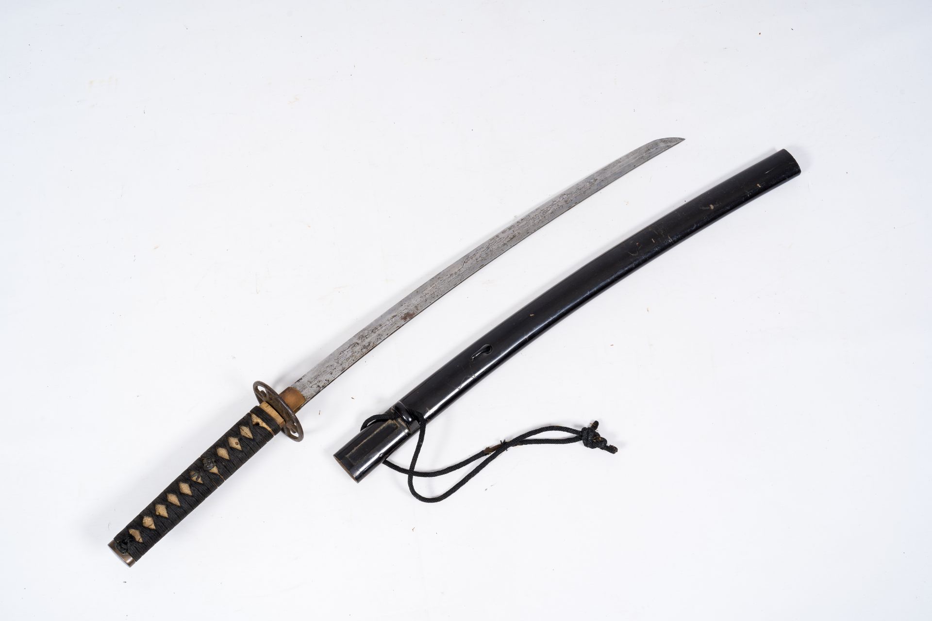 A Japanese wakizashi sword with scabbard, Edo, 18th/19th C.