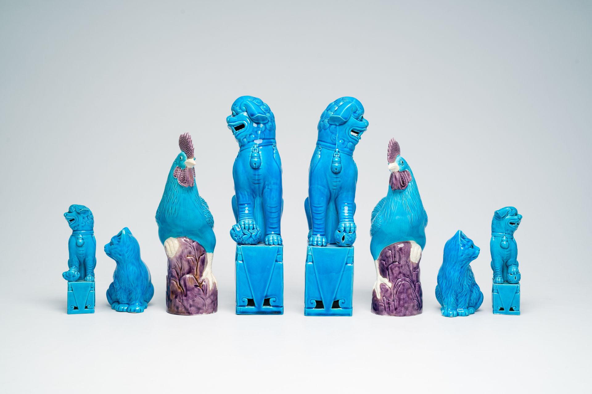 Fourteen Chinese turquoise models of animals, 20th C. - Image 5 of 16