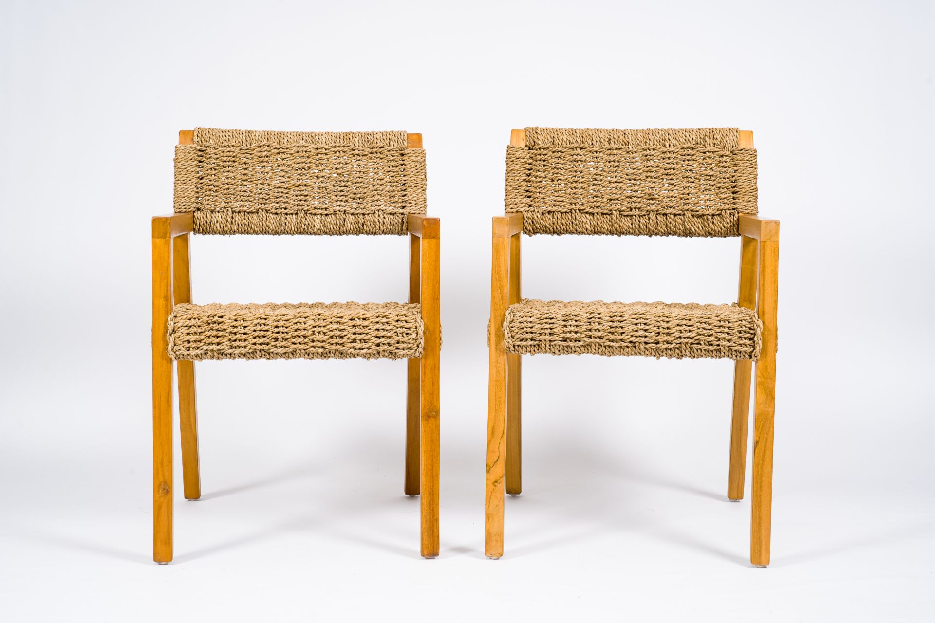 Olivier De Schrijver (1958): A pair of Boss lounge water hyacinth and teak armchairs, ed. 43 and 44/ - Image 2 of 9