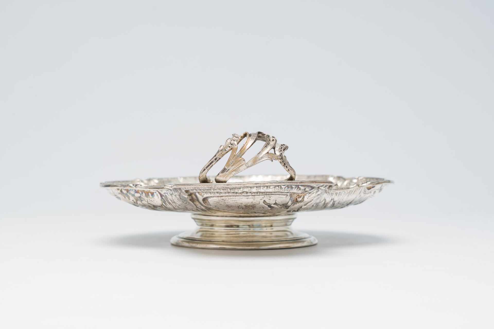 A Belgian shell-shaped silver Louis XV style dish on foot, maker's mark Wolfers, 800/000, Brussels, - Image 3 of 9