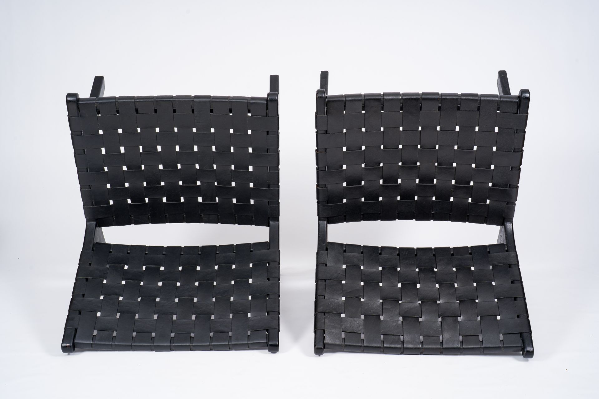 Olivier De Schrijver (1958): A pair of Los Angeles recliner chairs in black leather and black tinted - Image 6 of 10