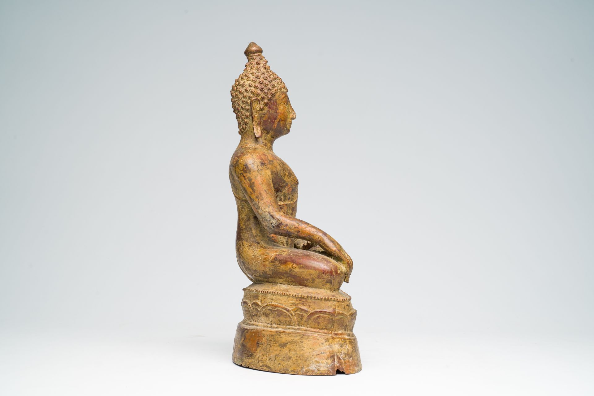 A Thai bronze Buddha in Ayutthaya-style, 18th/19th C. - Bild 5 aus 7