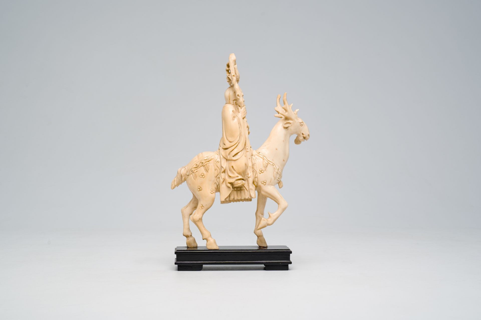 A Chinese ivory 'Laozi on a deer' group, 19th C. - Image 4 of 7
