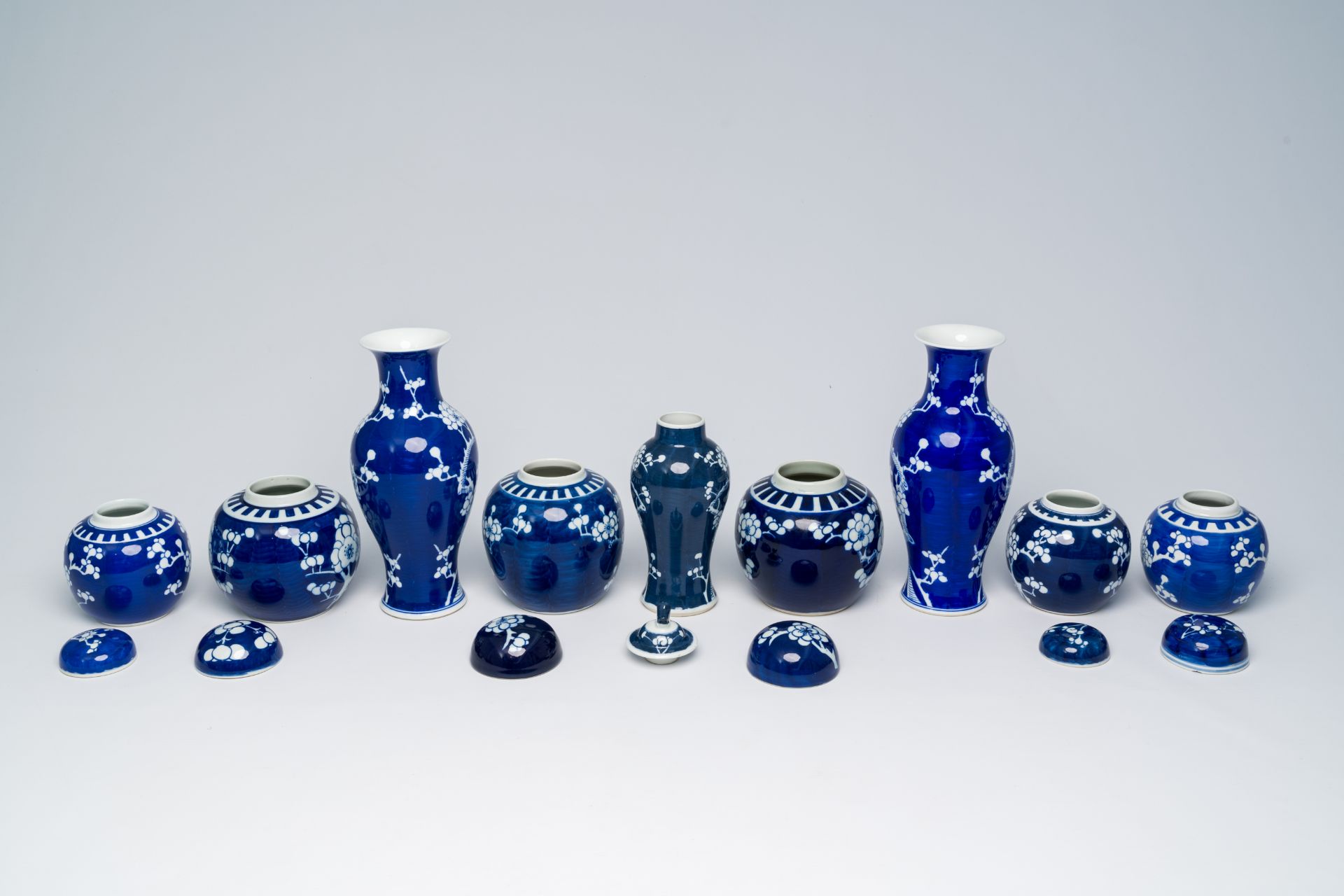 A varied collection of Chinese blue and white prunus on cracked ice ground porcelain, 19th/20th C. - Bild 7 aus 15