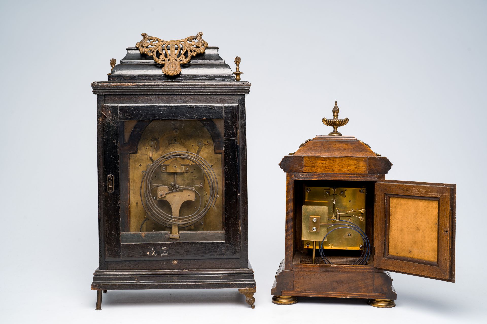 Two German bronze mounted table clocks in (ebonized) wood, 19th/20th C. - Image 4 of 7