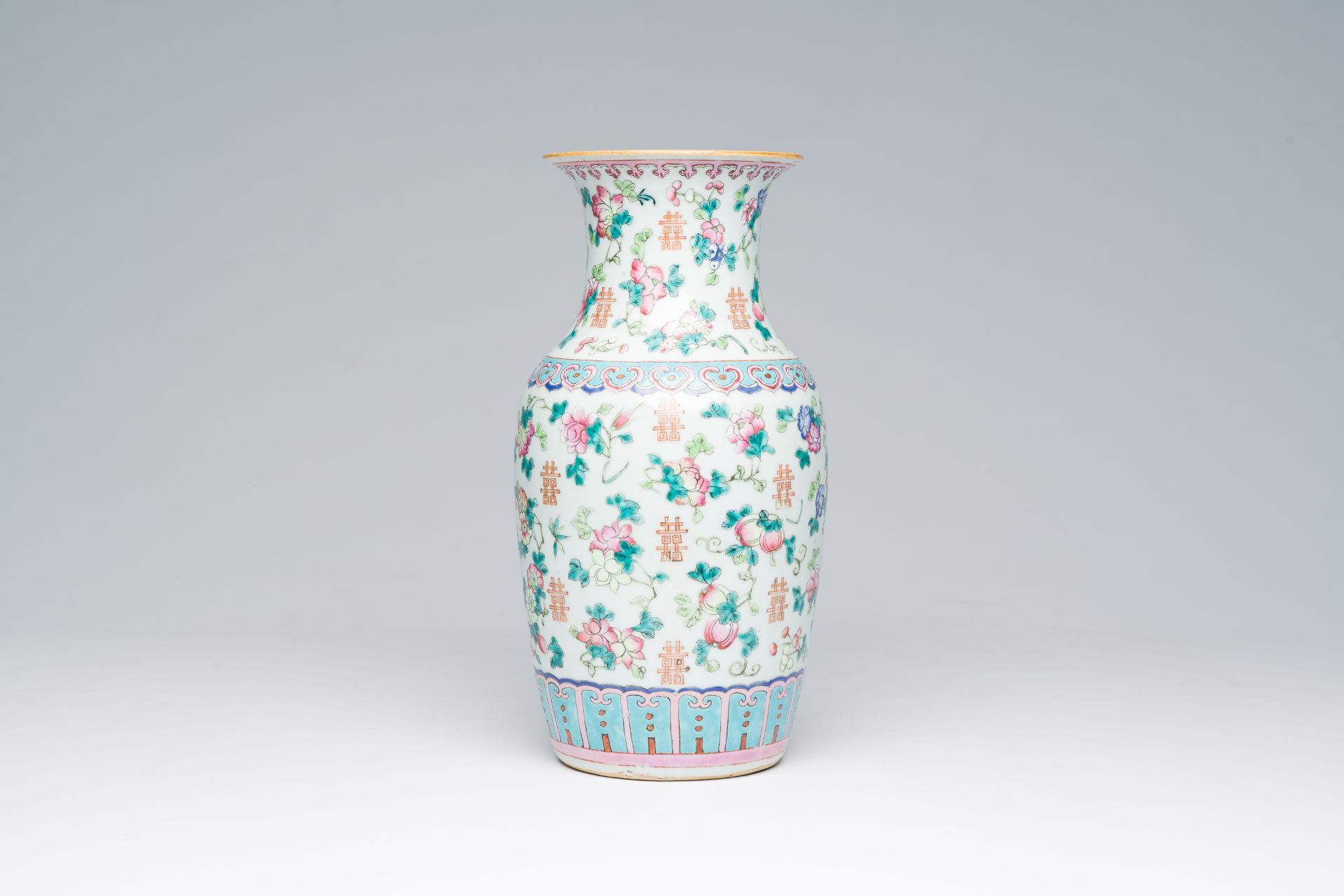 A Chinese famille rose vase with floral design, 19th C. - Image 2 of 6