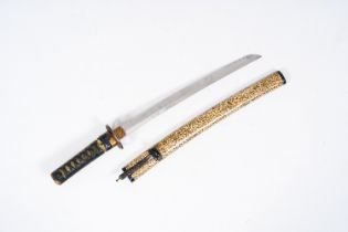 A Japanese wakizashi sword with scabbard, Edo/Meiji, 18th/19th C.