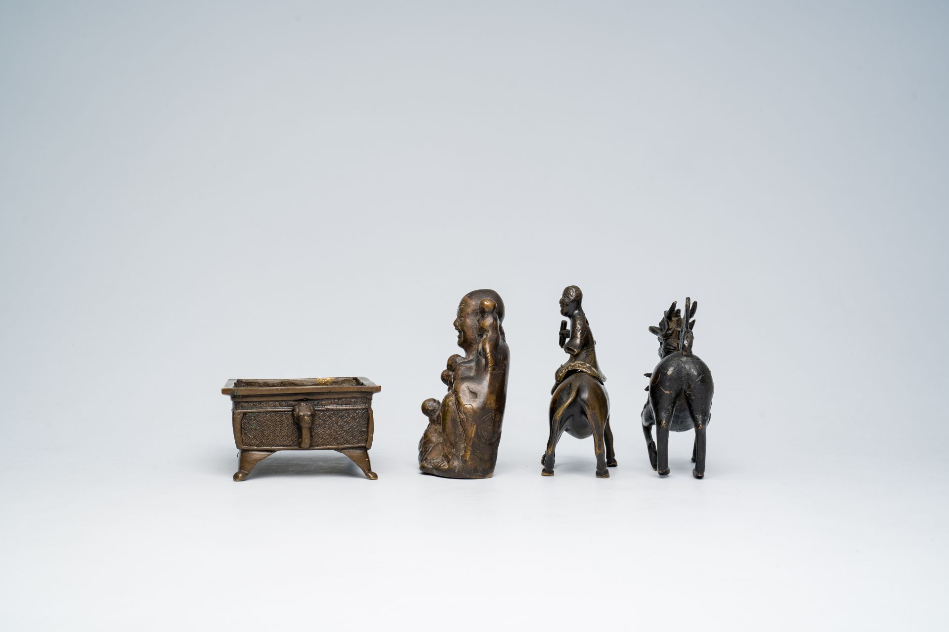 Three Chinese and Japanese bronze sculptures and a jardiniere, 19th/20th C. - Image 5 of 7