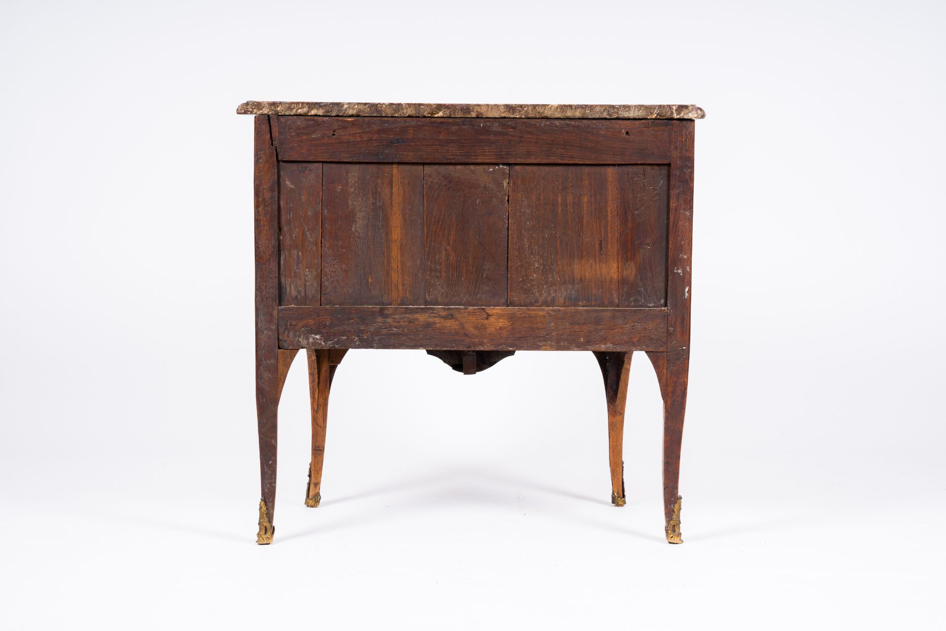 A French Louis XV style bronze mounted veneered wood chest of drawers with marble top, 18th C. - Image 4 of 6