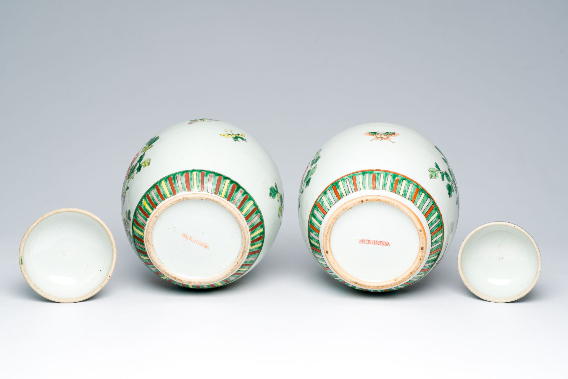 Two Chinese famille verte jars and covers with floral design, 19th C. - Image 7 of 7