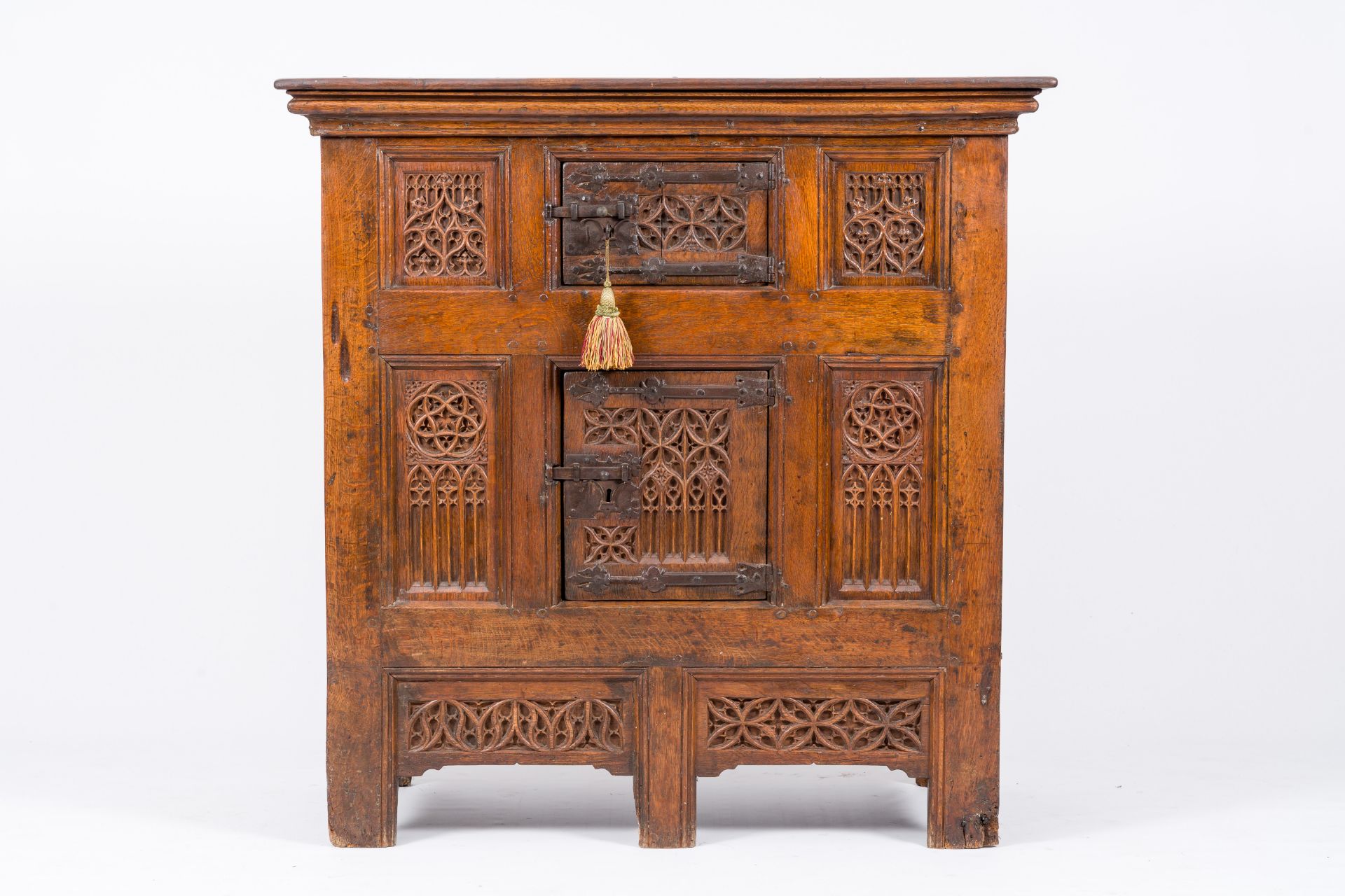 An exceptional Gothic wood two-door cupboard with linenfold and tracery panels, early 16th C. - Image 3 of 6