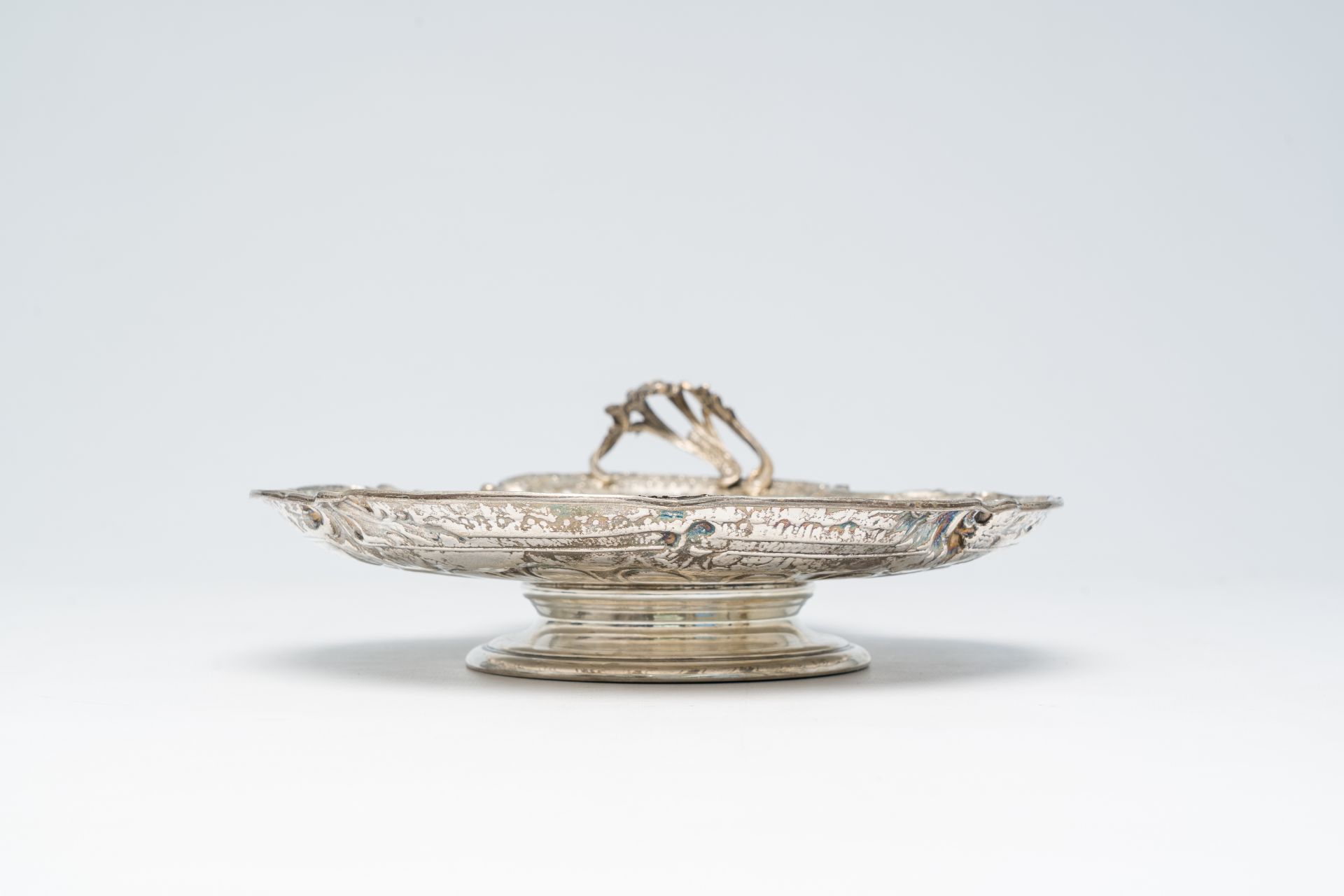 A Belgian shell-shaped silver Louis XV style dish on foot, maker's mark Wolfers, 800/000, Brussels, - Image 6 of 9