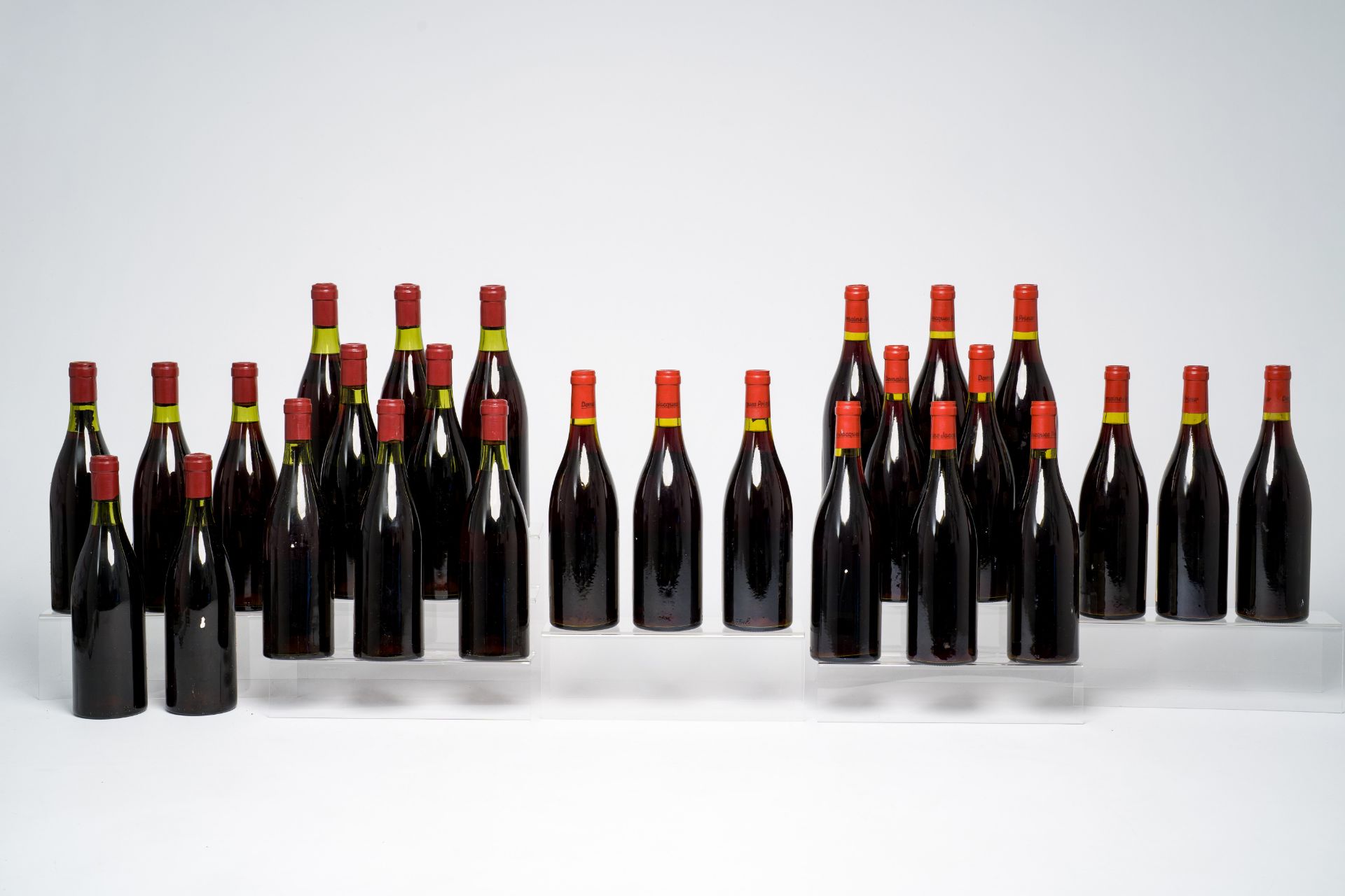 48 bottles of Beaune Clos de la Feguine, Domaine Jacques Prieur, 1973 and 1976 - Bild 2 aus 9
