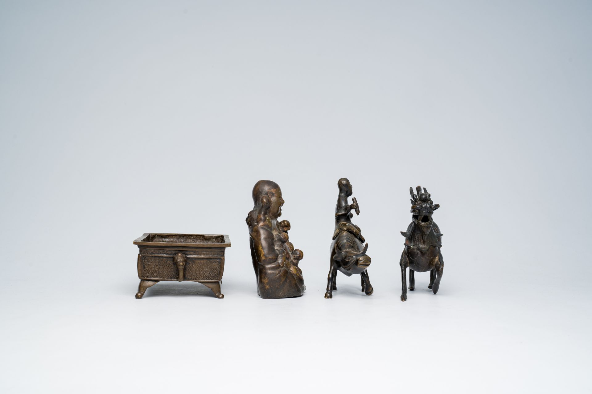 Three Chinese and Japanese bronze sculptures and a jardiniere, 19th/20th C. - Image 4 of 7