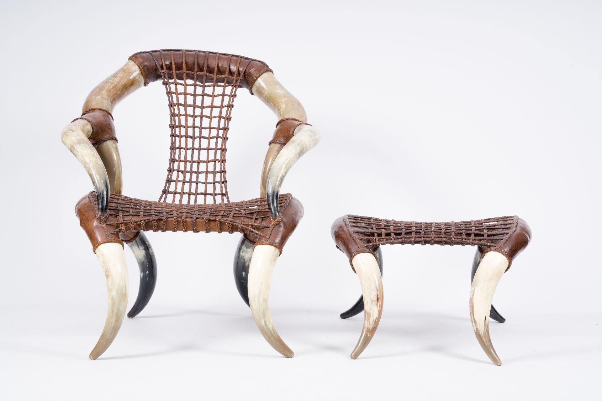 In the manner of Michel Haillard (1959): A leather and horn armchair and matching ottoman, second ha - Image 2 of 7