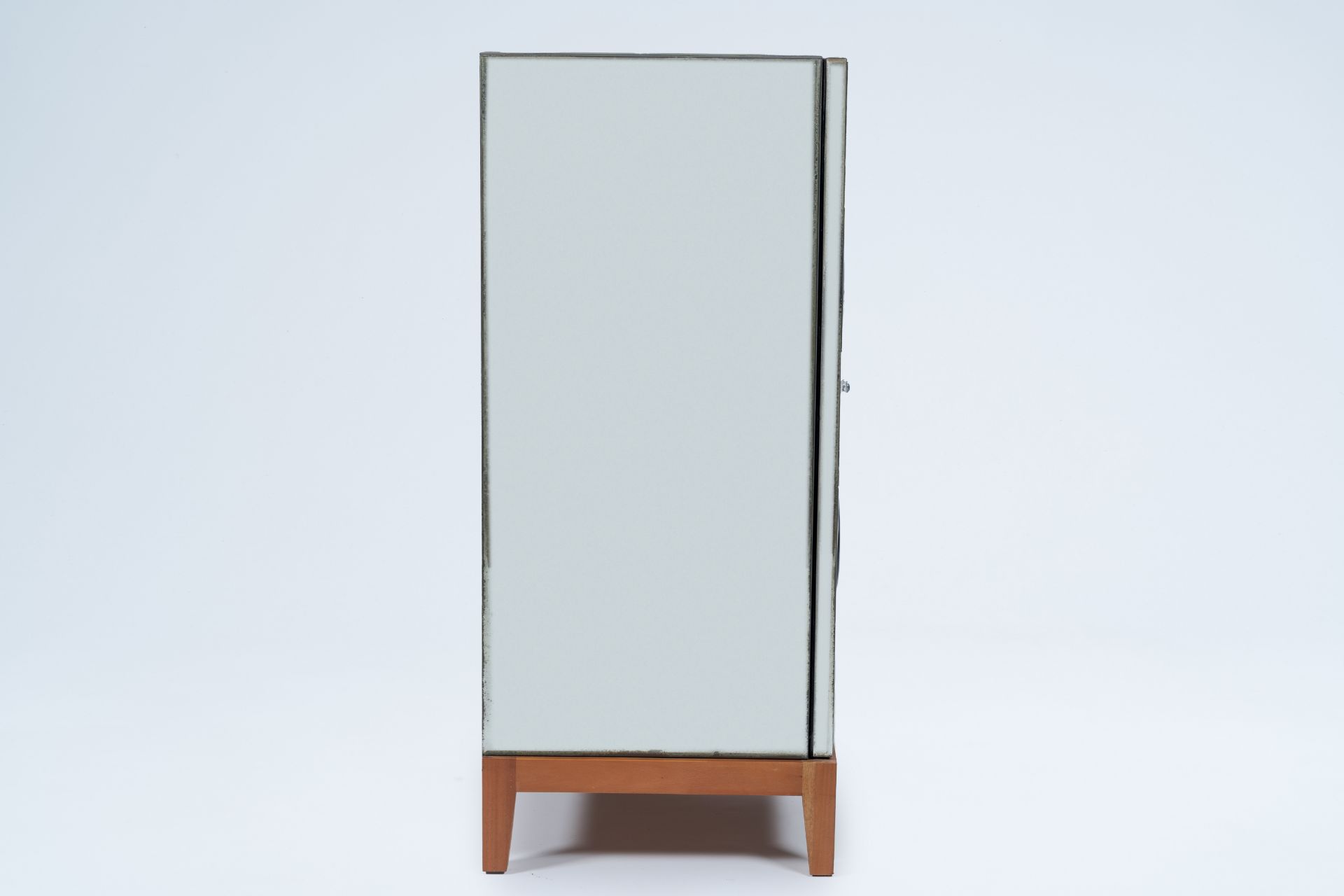 Olivier De Schrijver (1958): A 'Special Olivier' two-door cabinet with antique glass and lined with - Image 6 of 7