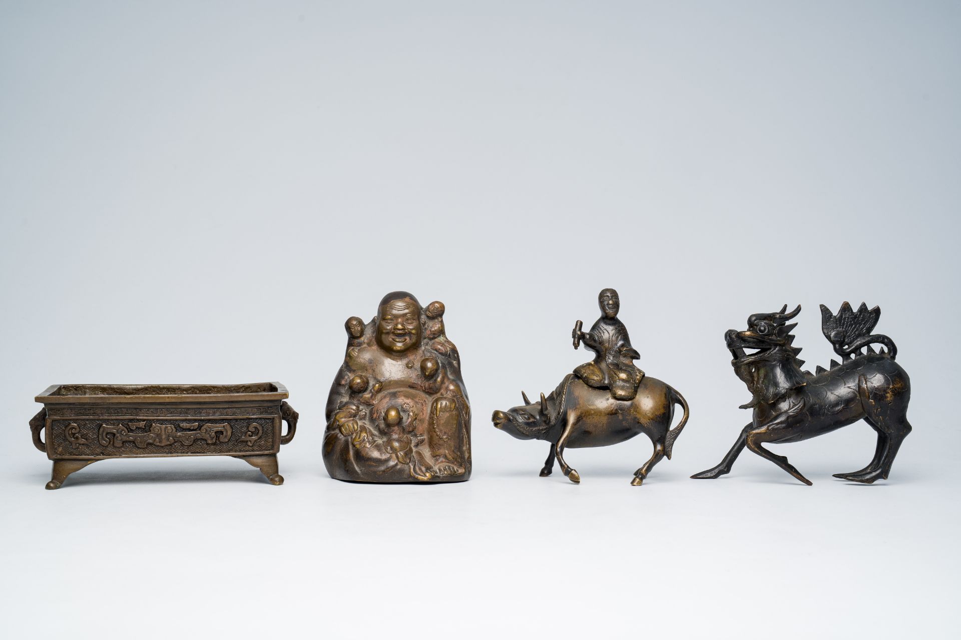 Three Chinese and Japanese bronze sculptures and a jardiniere, 19th/20th C. - Image 2 of 7