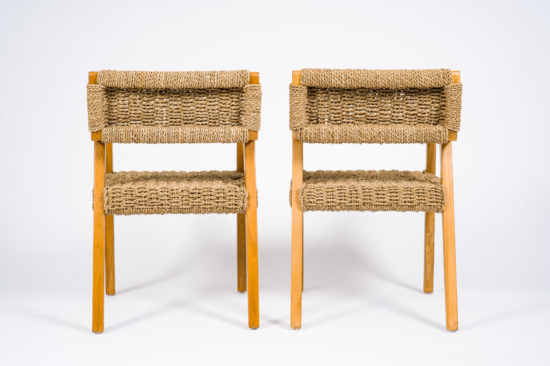 Olivier De Schrijver (1958): A pair of Boss lounge water hyacinth and teak armchairs, ed. 43 and 44/ - Image 4 of 9