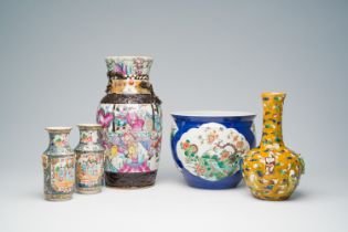 A varied collection of Chinese famille rose, famille verte and polychrome porcelain, 19th/20th C.