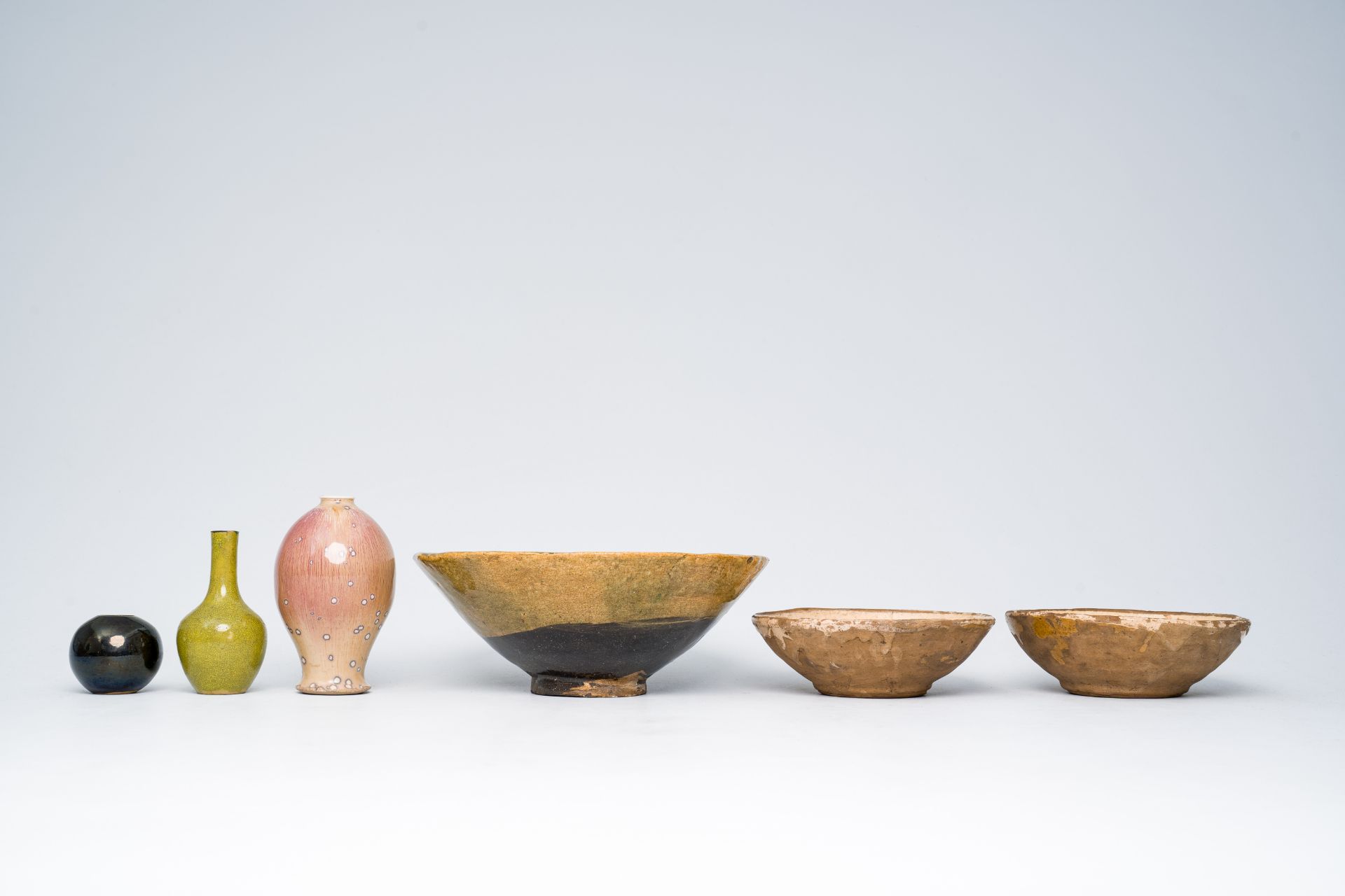 Three Japanese studio pottery bowls and three vases with various glazes, Meiji/Showa, 20th C. - Image 2 of 7