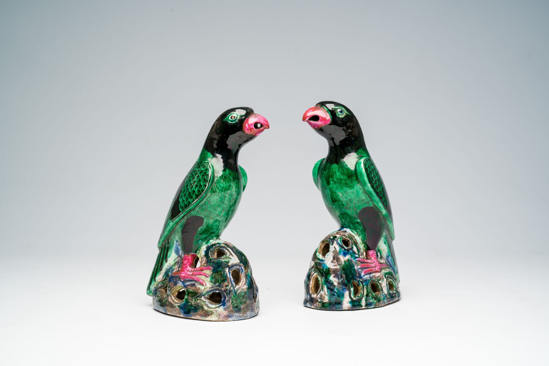 A pair of Chinese polychrome models of parrots, 19th/20th C. - Image 2 of 8