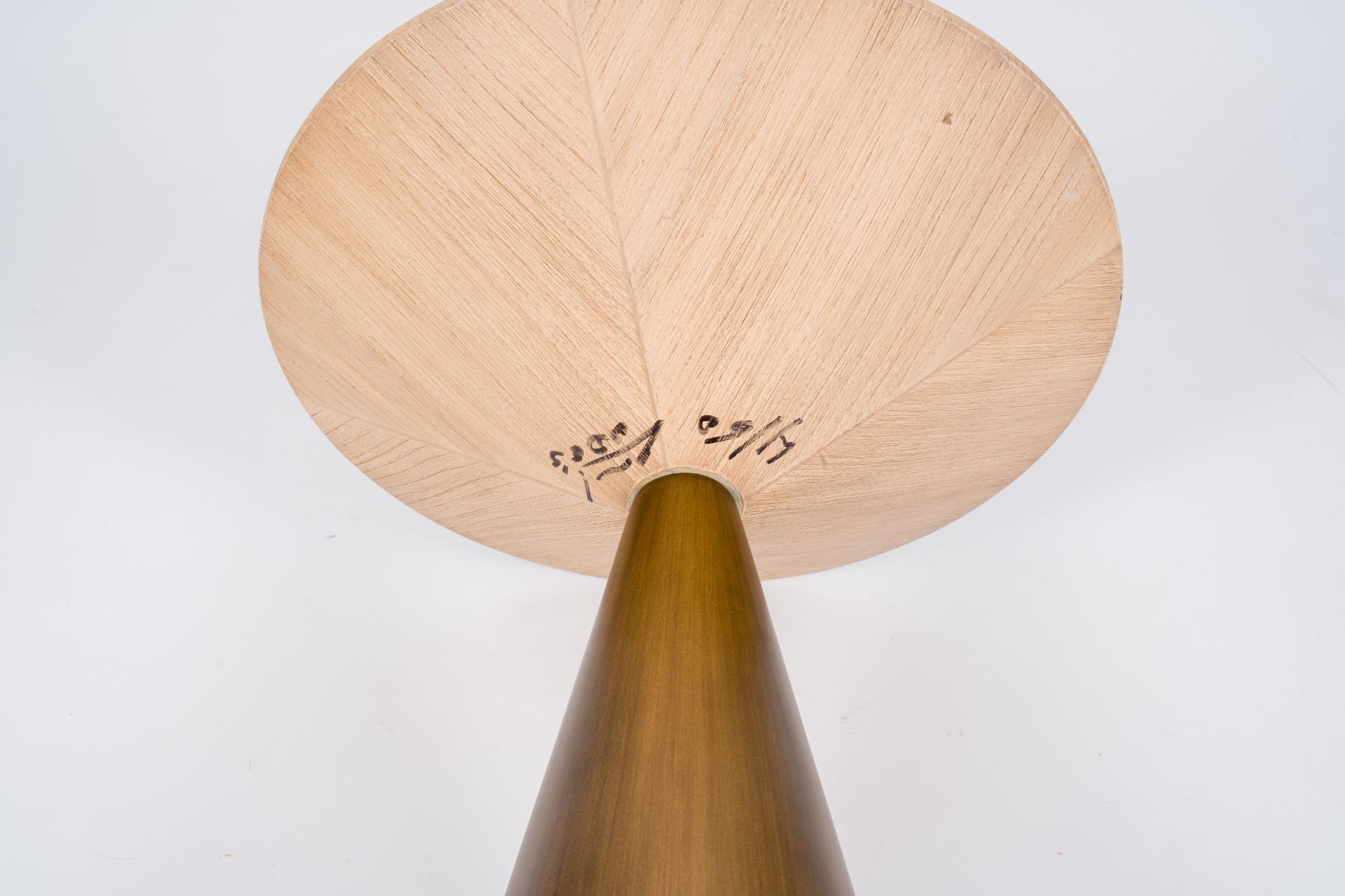 Olivier De Schrijver (1958): A partly gold-coloured solid wood Lily table, ed. 4/60, 21st C. - Image 8 of 9