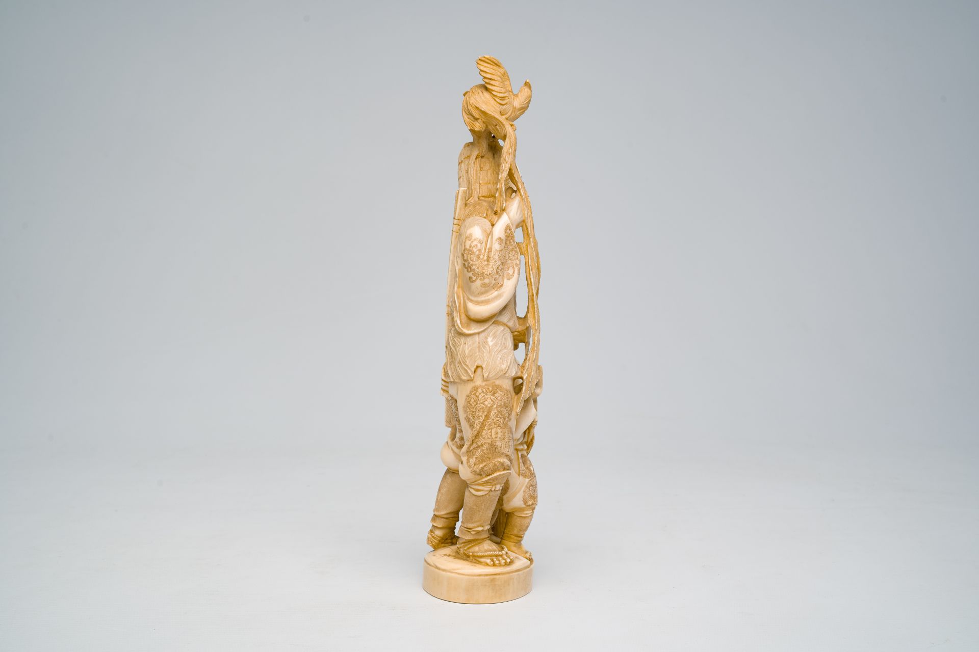 A Japanese ivory okimono of a laughing man with a child and a rooster, signed, Meiji, ca. 1900 - Image 5 of 7