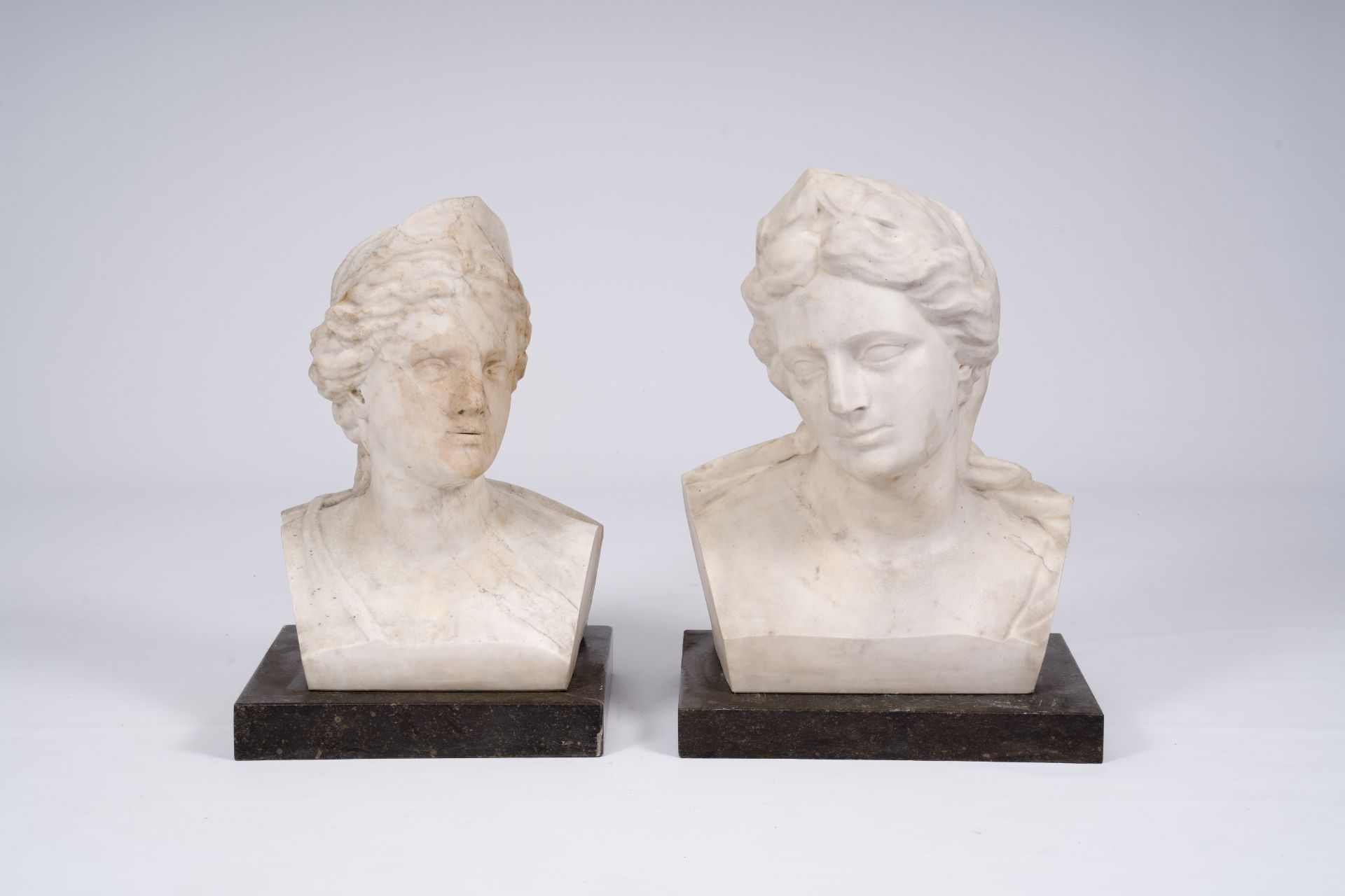 After the antique: Two female busts, marble, first half 20th C.
