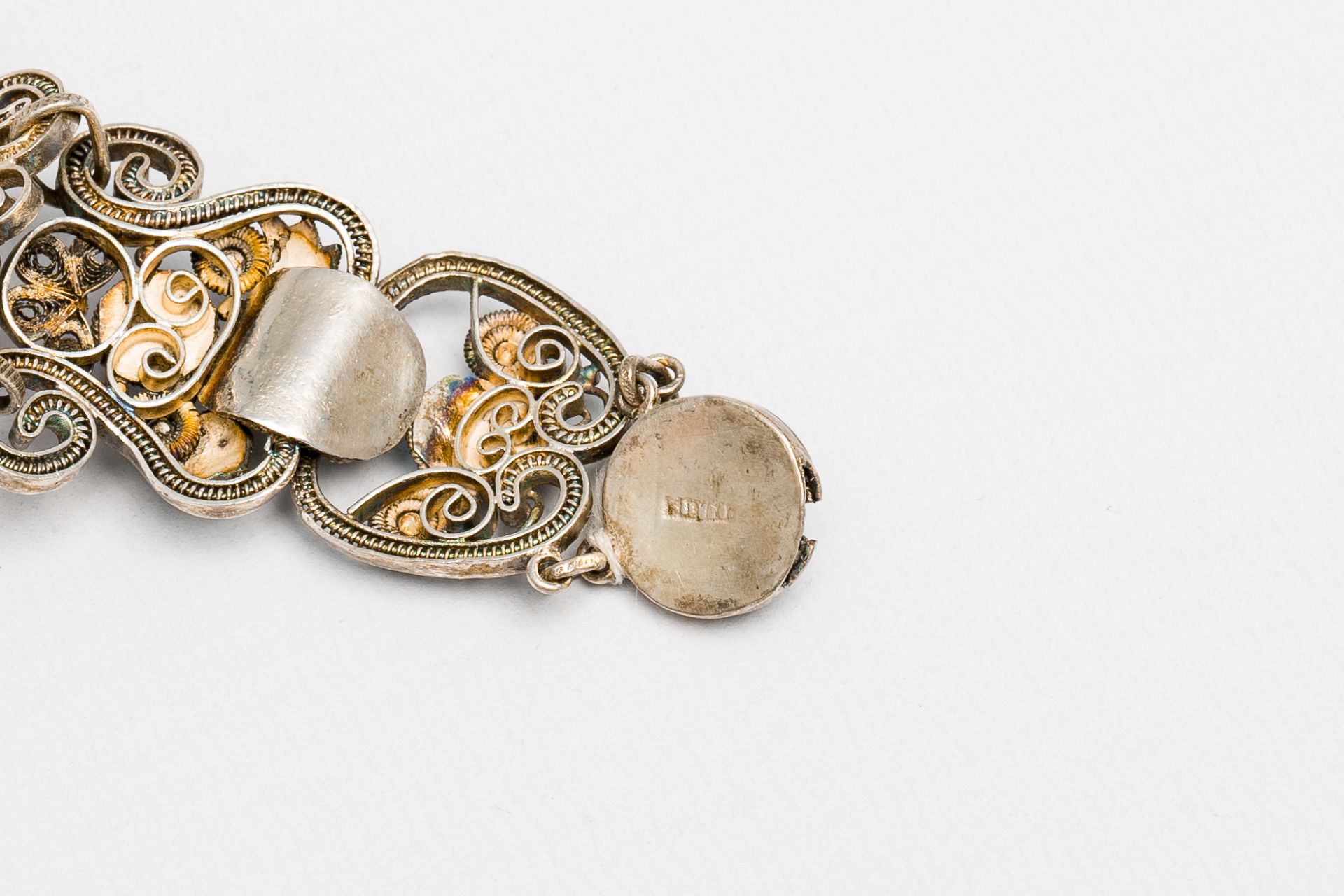 Ten mostly Chinese partly gilt and hardstone-inlaid silver bracelets, a pendant and a brooch, 19th/2 - Image 10 of 10