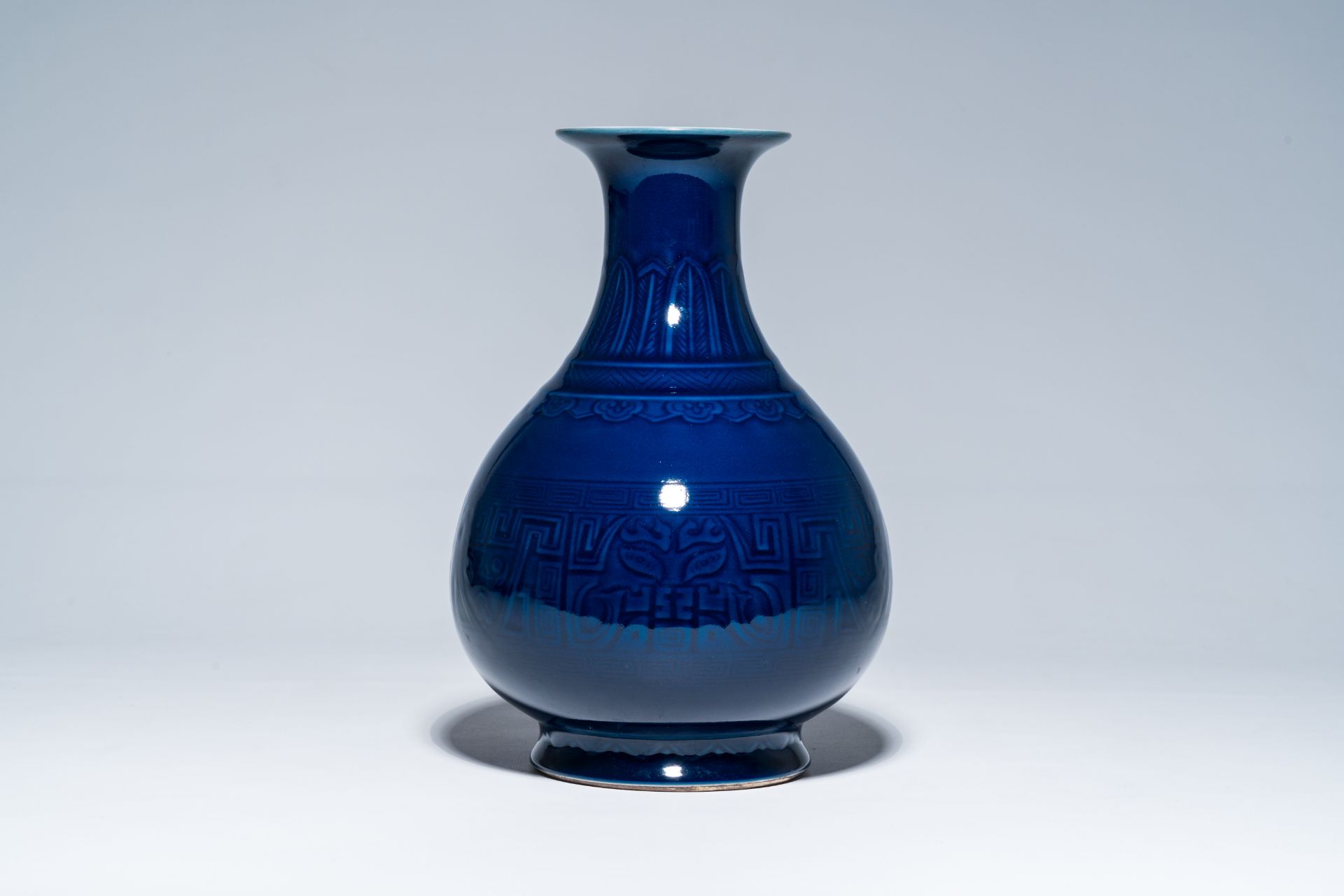 A Chinese monochrome blue vase with underglaze design, 19th/20th C. - Image 4 of 6