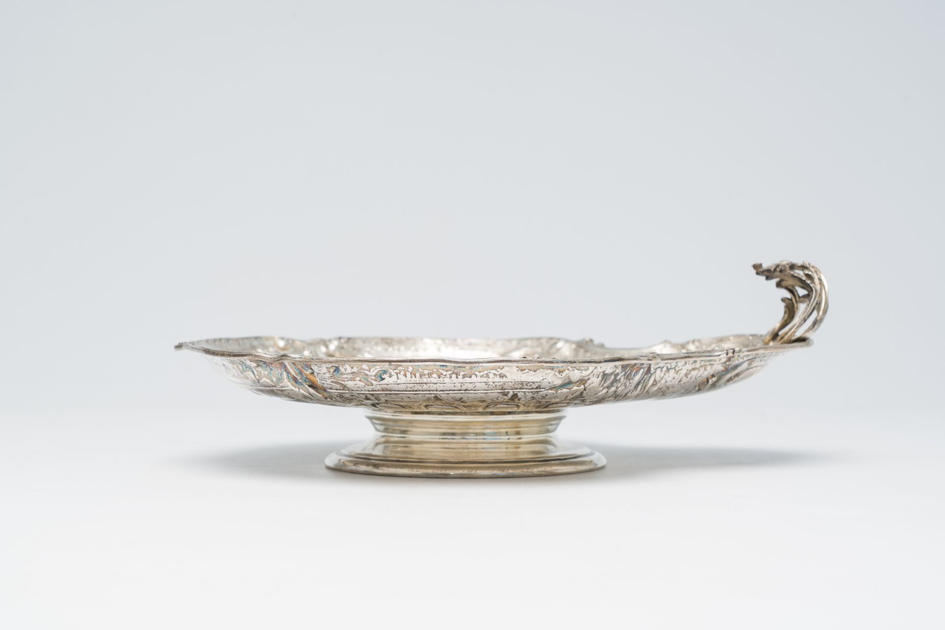 A Belgian shell-shaped silver Louis XV style dish on foot, maker's mark Wolfers, 800/000, Brussels, - Image 2 of 9