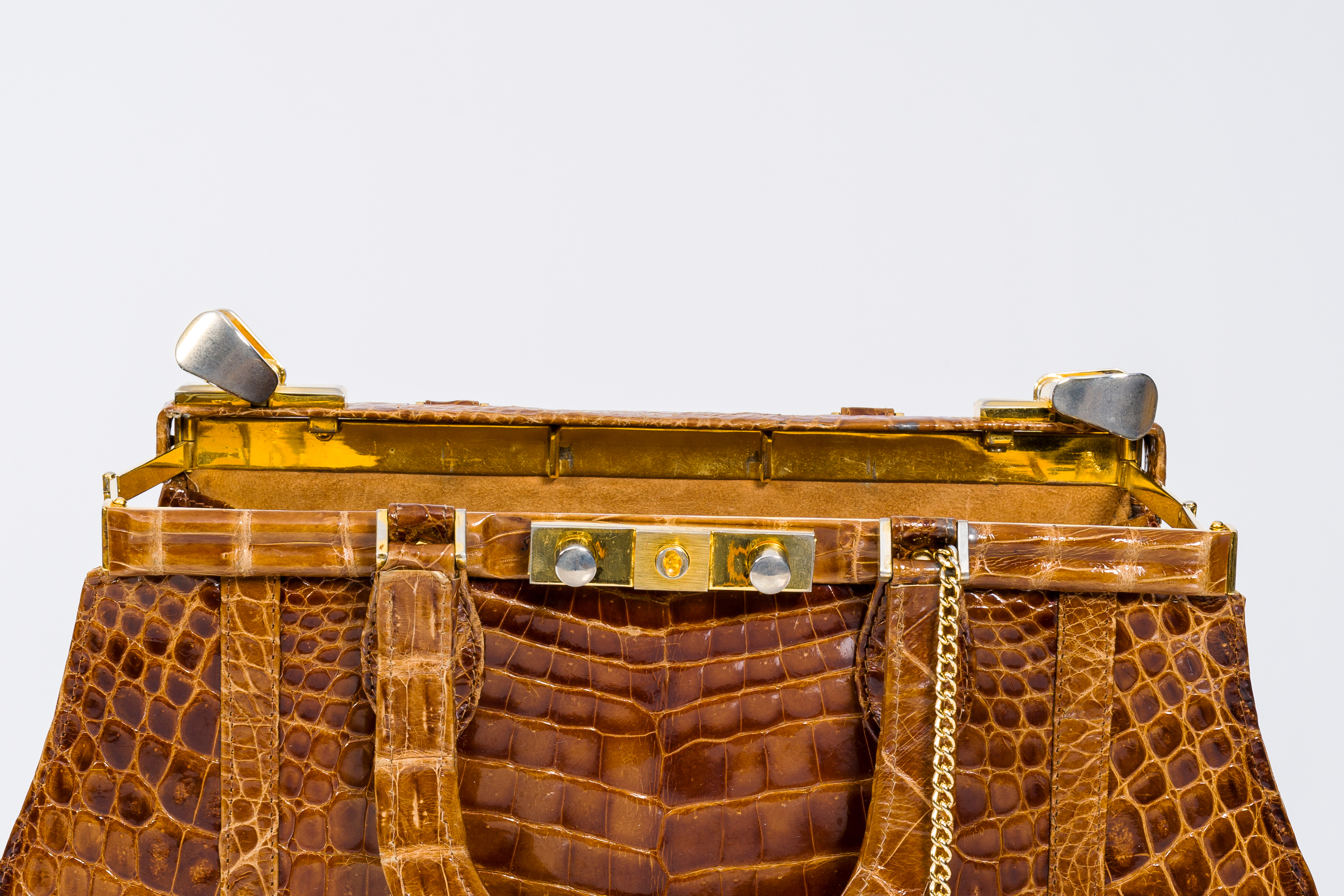 A brown leather crocodile handbag, 20th C. - Image 9 of 9
