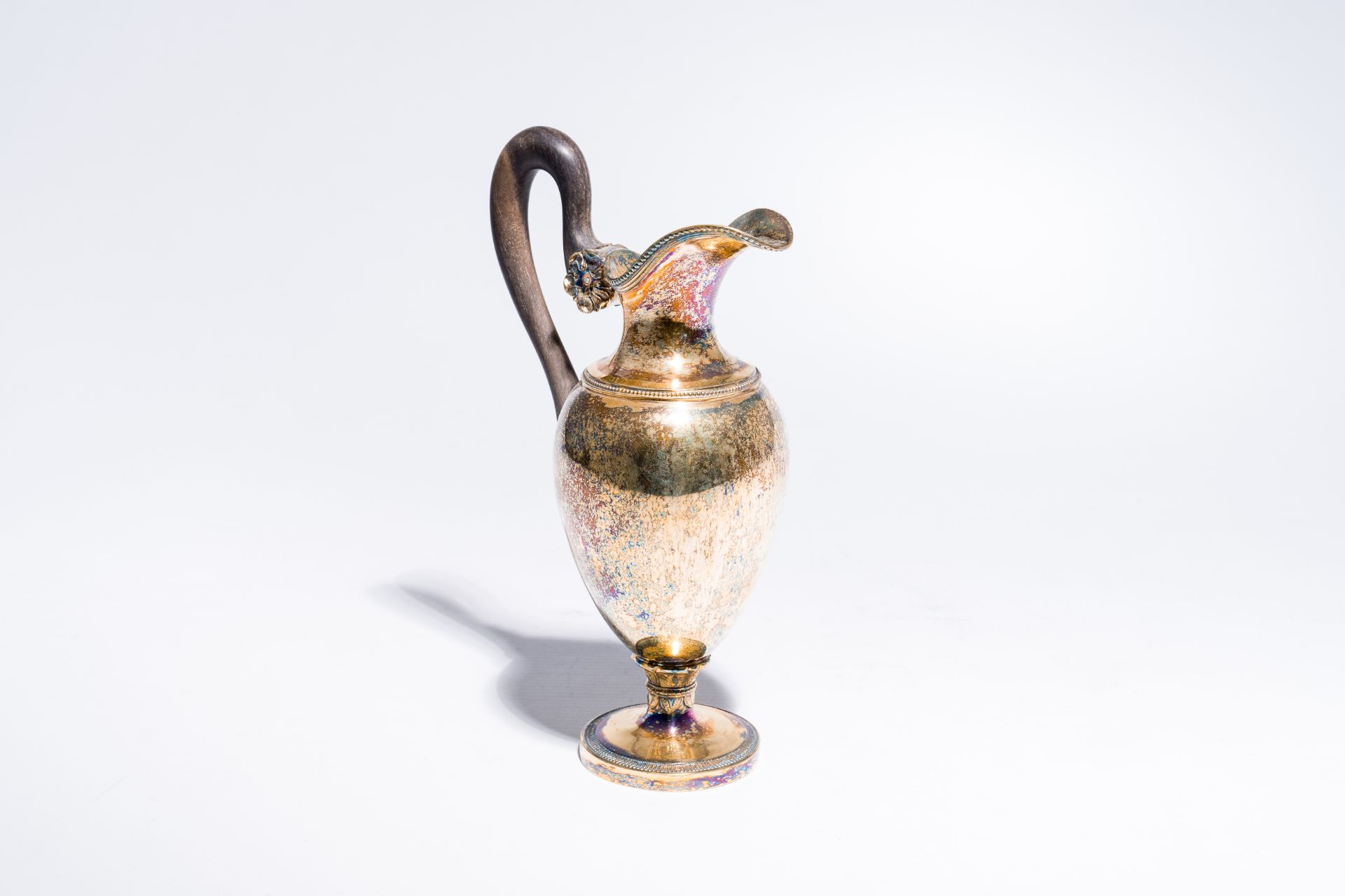 A Belgian gilt silver ewer with a mascaron and a wood handle, maker's mark K, first third 19th C.