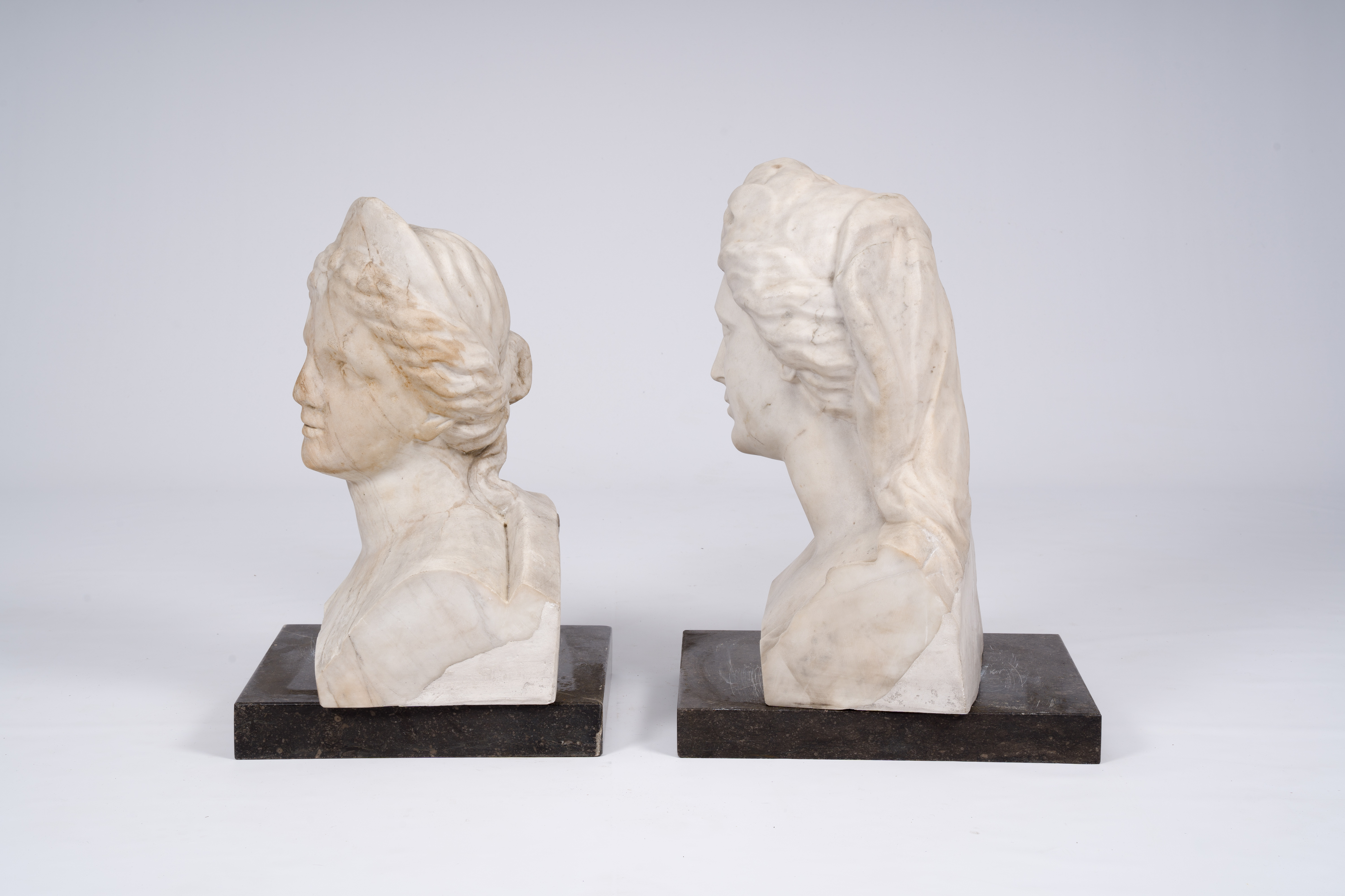 After the antique: Two female busts, marble, first half 20th C. - Image 2 of 5